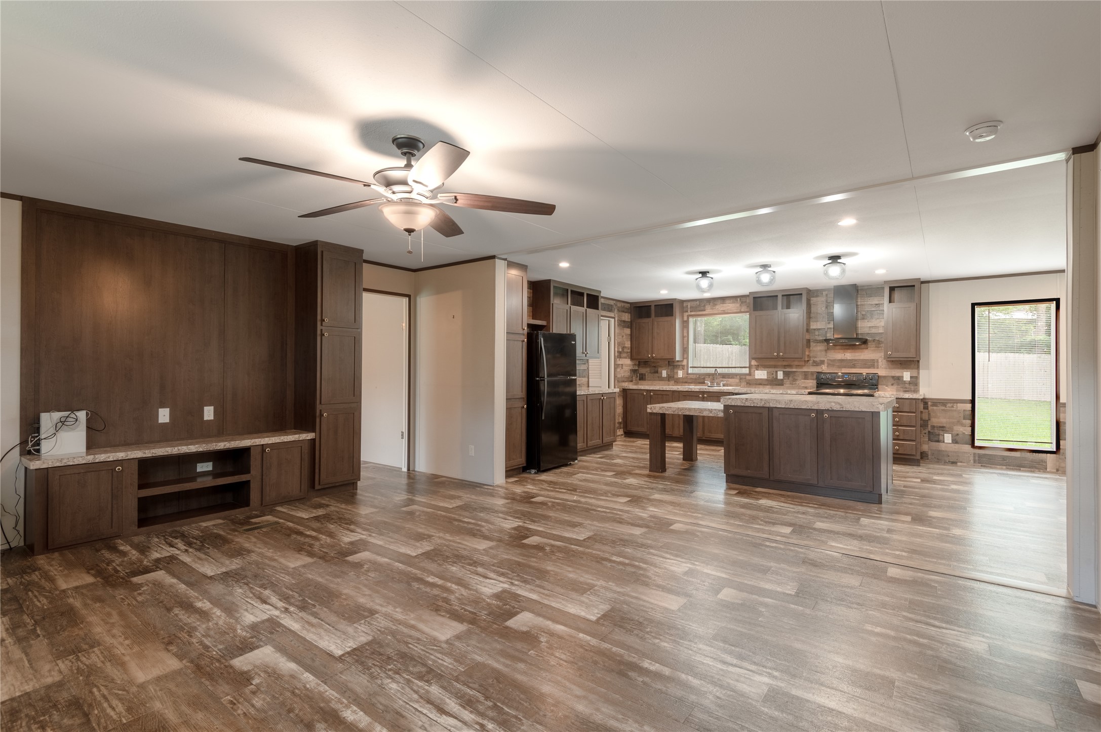 3011 Simmons Street Property Photo 6