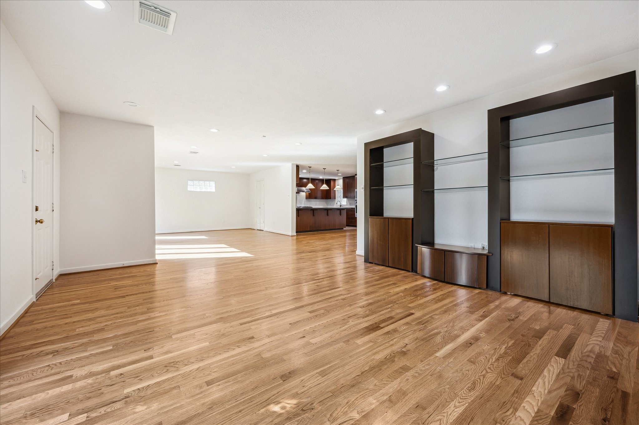 902 S Shepherd Drive Property Photo 6