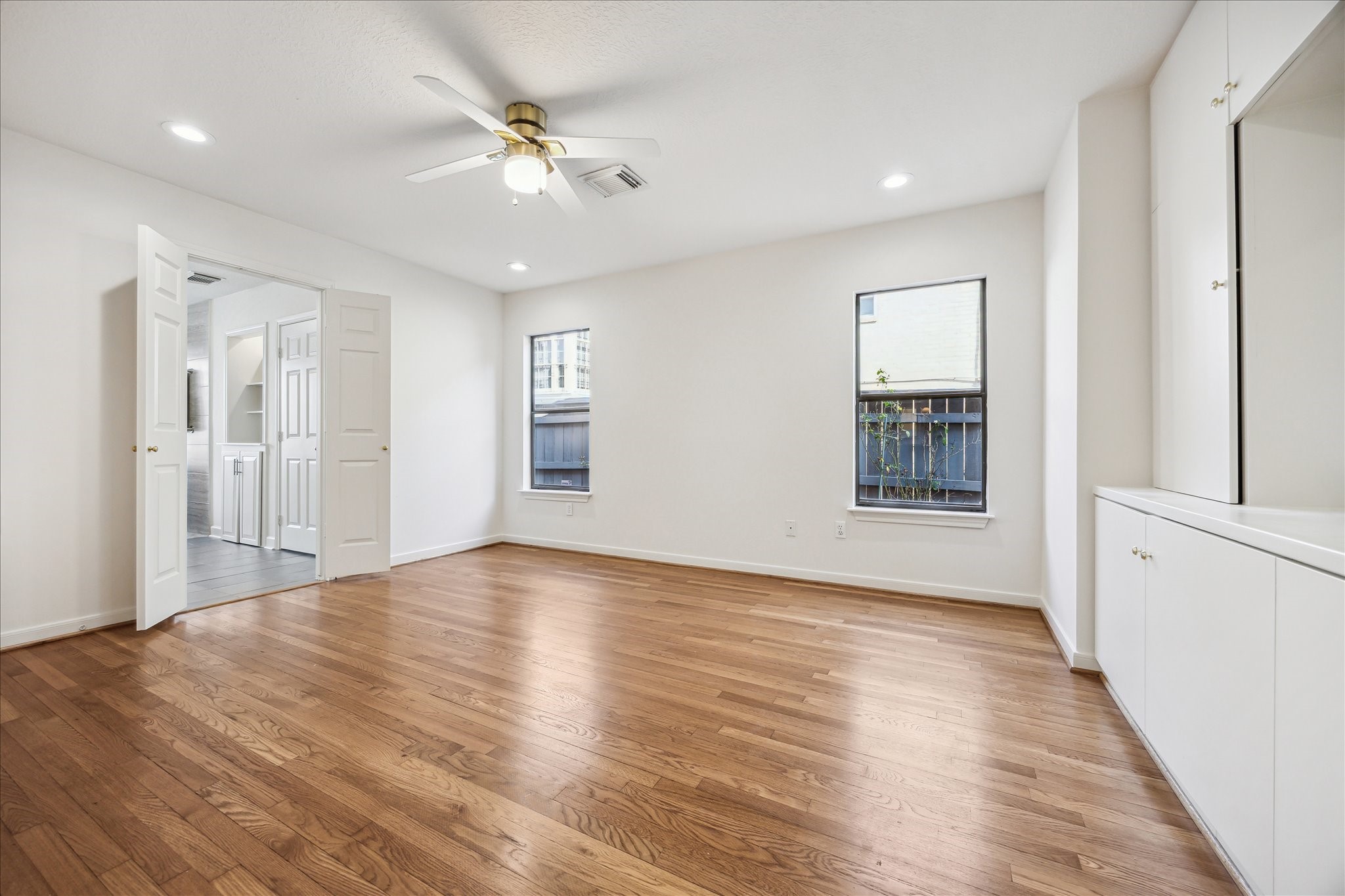 902 S Shepherd Drive Property Photo 11