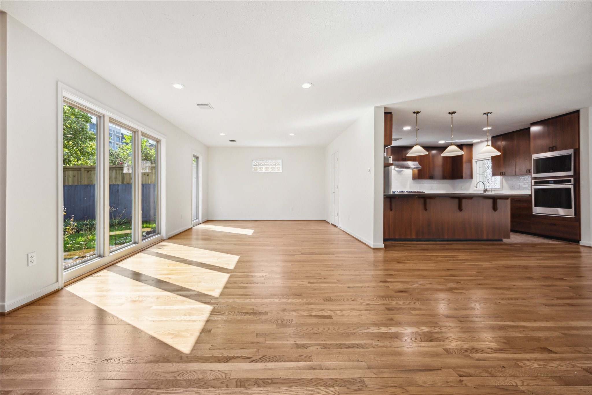 902 S Shepherd Drive Property Photo 12