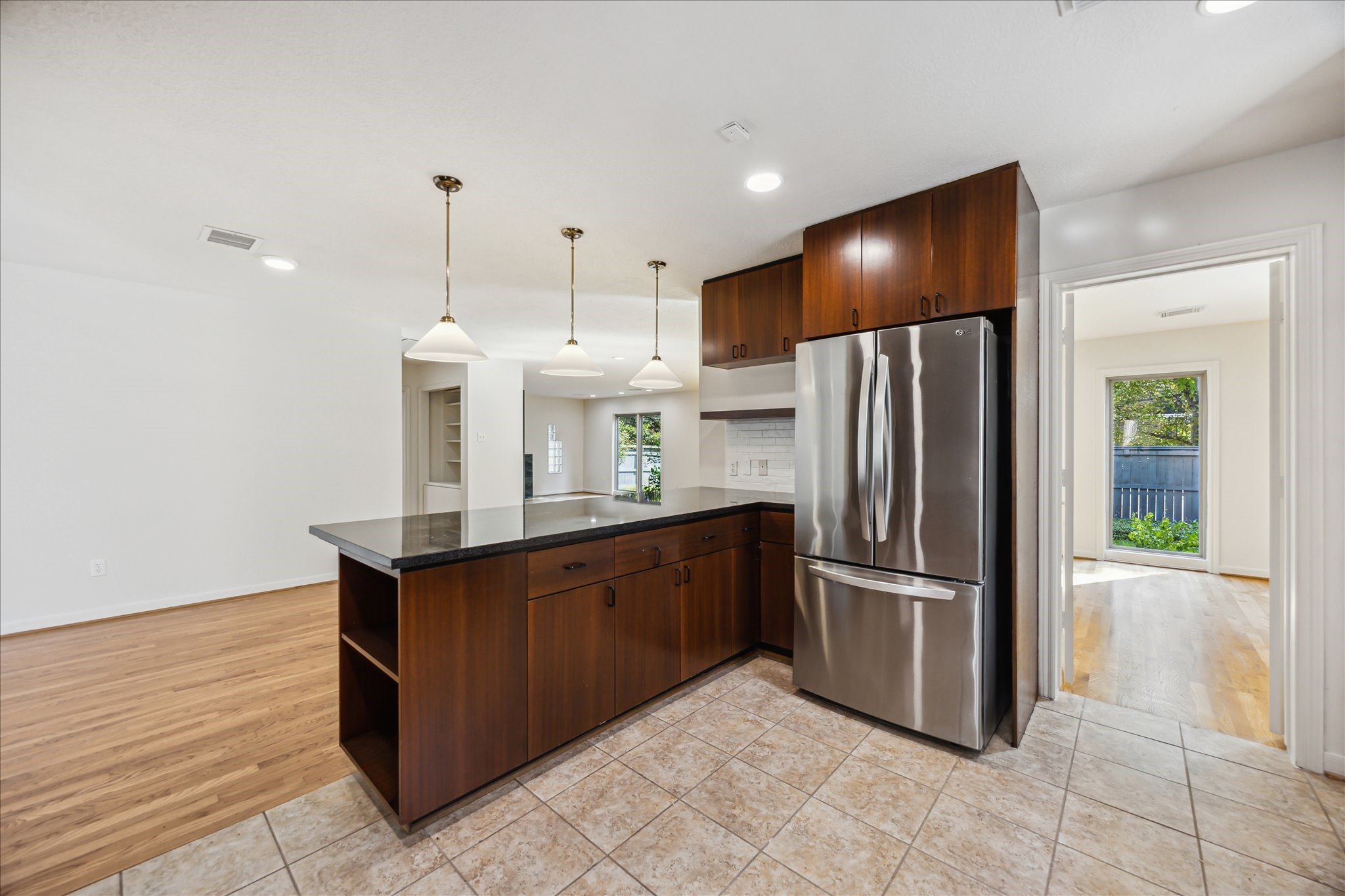 902 S Shepherd Drive Property Photo 14