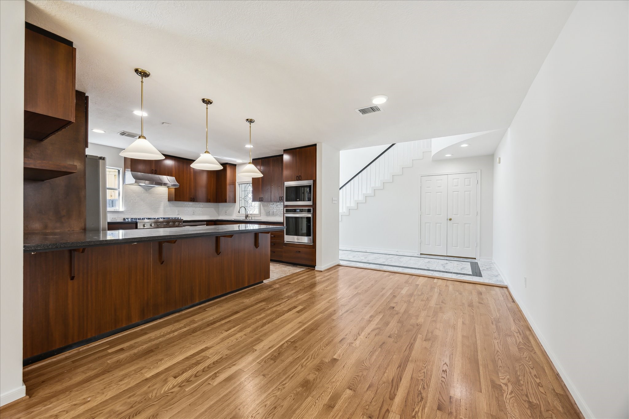 902 S Shepherd Drive Property Photo 15