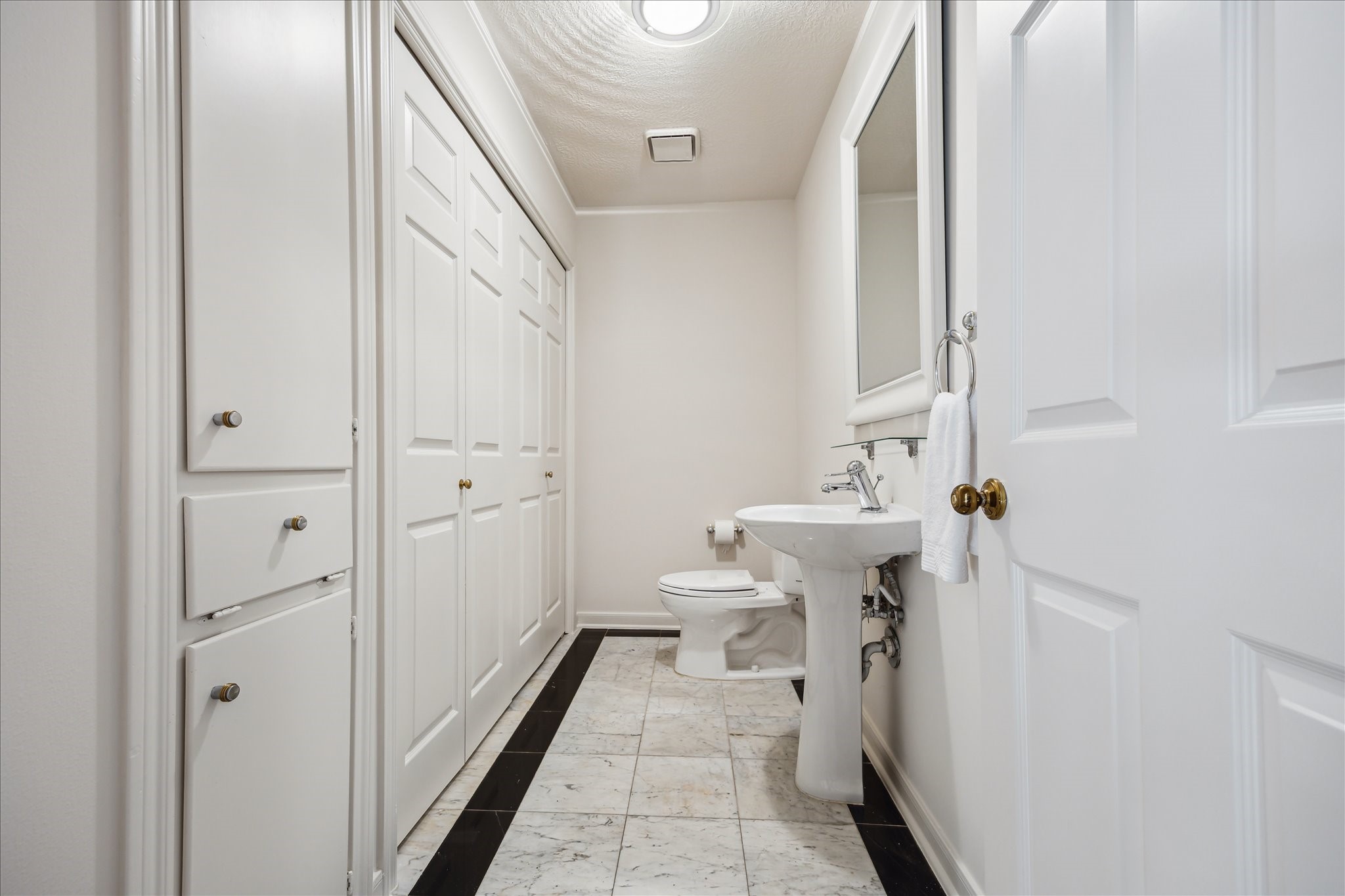 902 S Shepherd Drive Property Photo 17