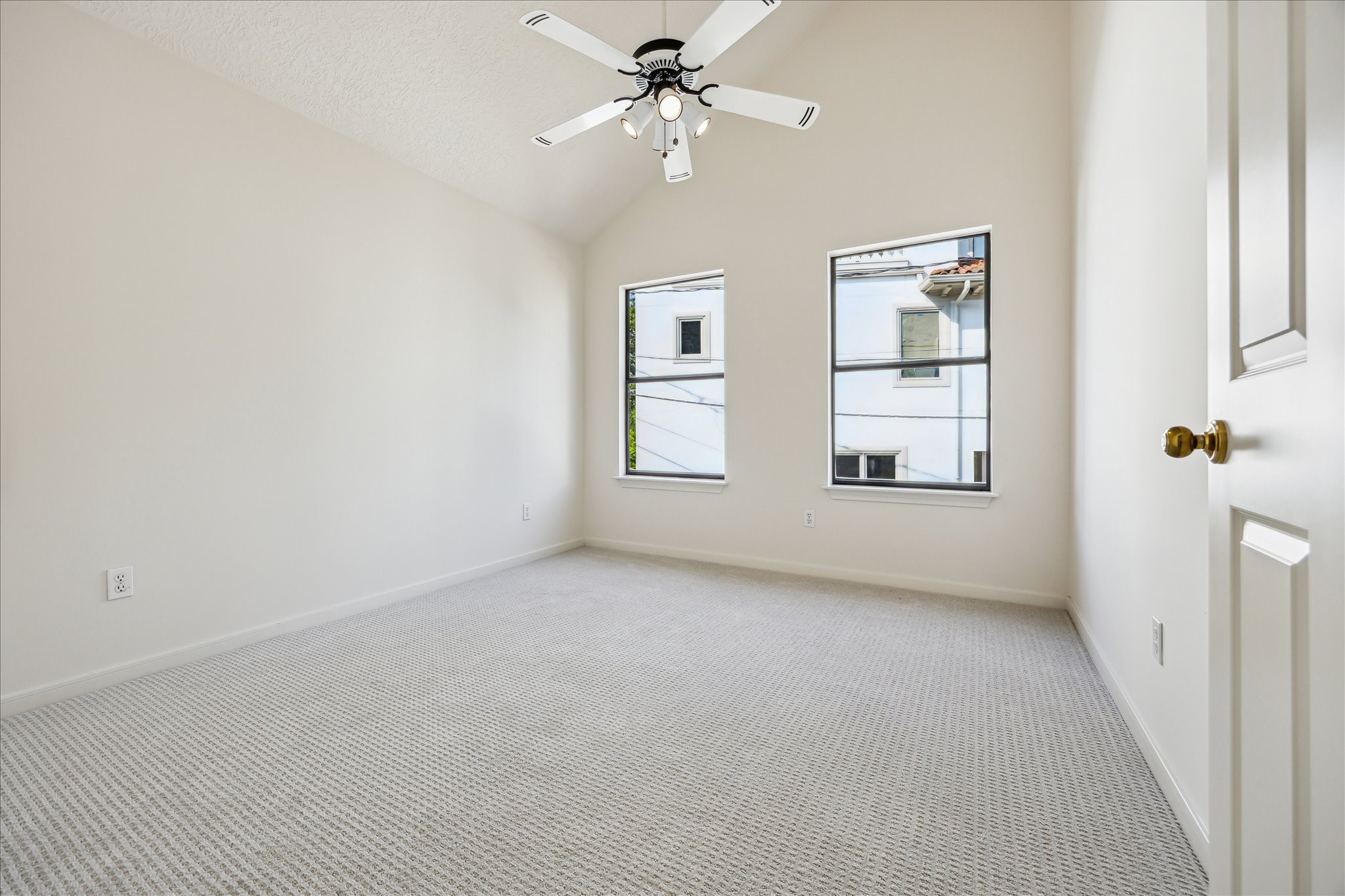 902 S Shepherd Drive Property Photo 20