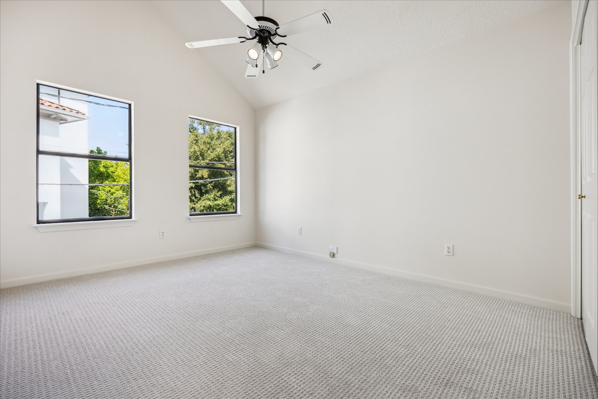 902 S Shepherd Drive Property Photo 21