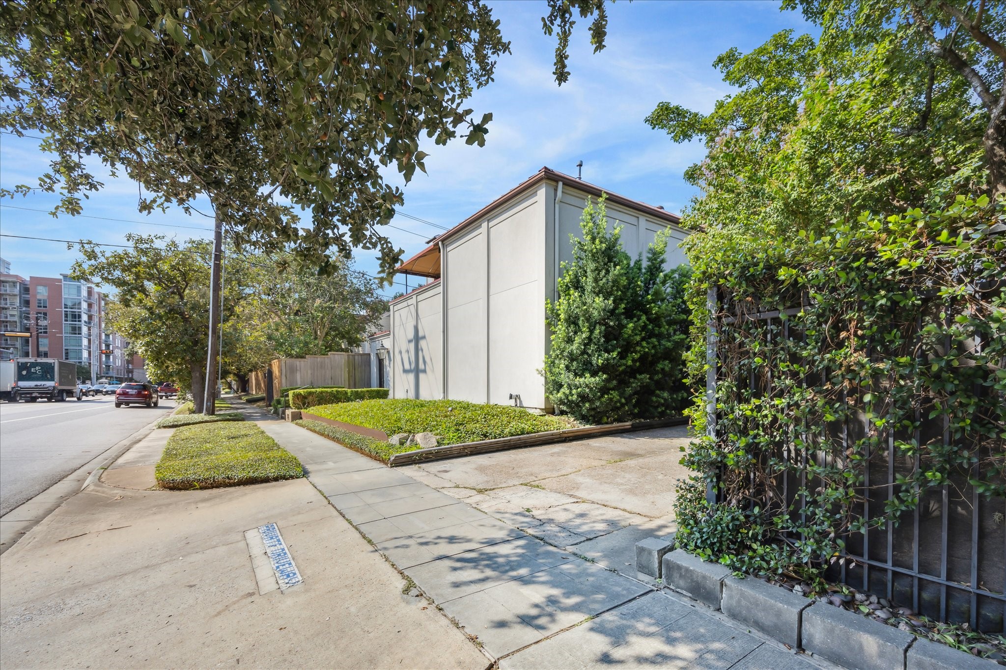 902 S Shepherd Drive Property Photo 31