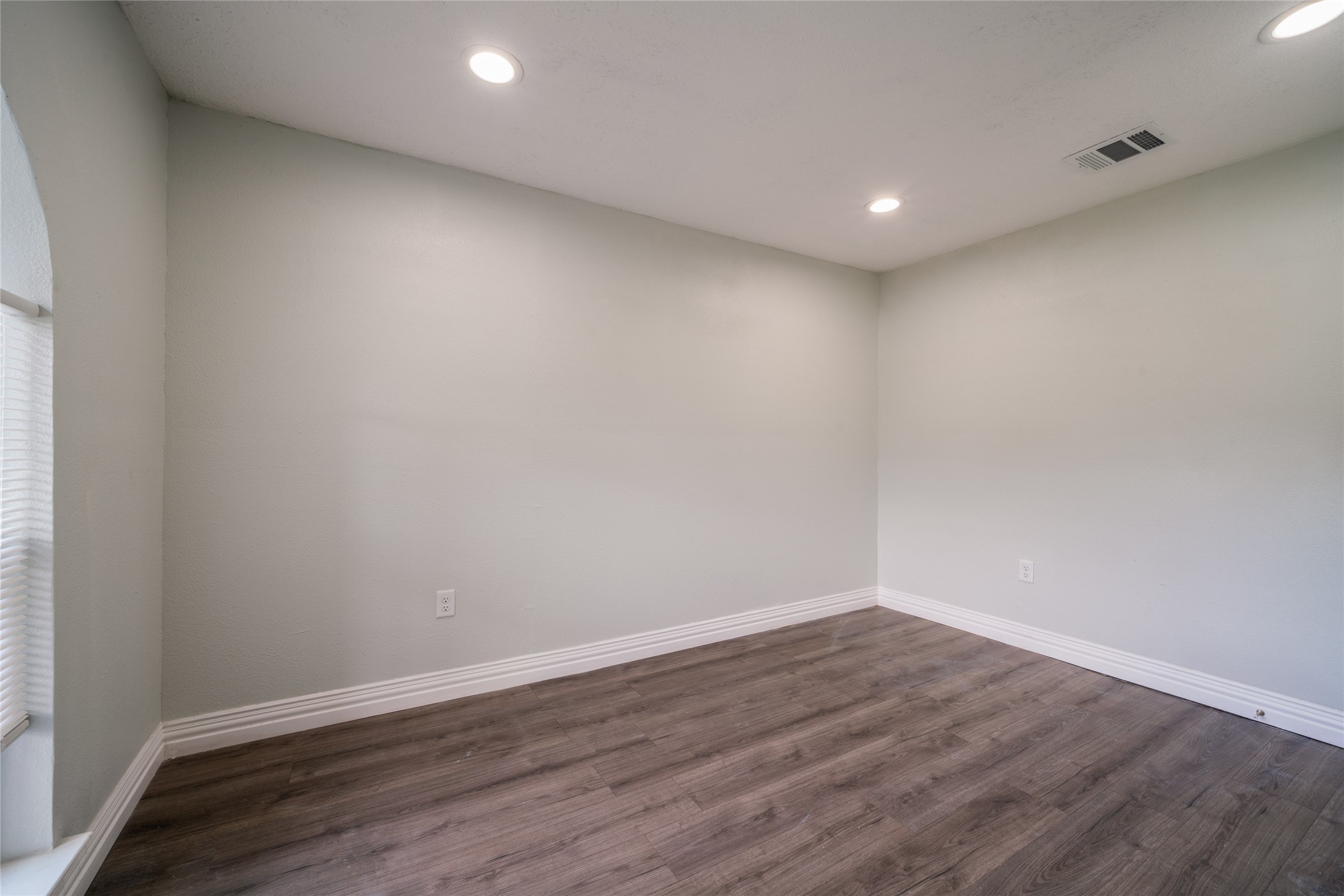 7115 Shady Moss Lane Property Photo 4