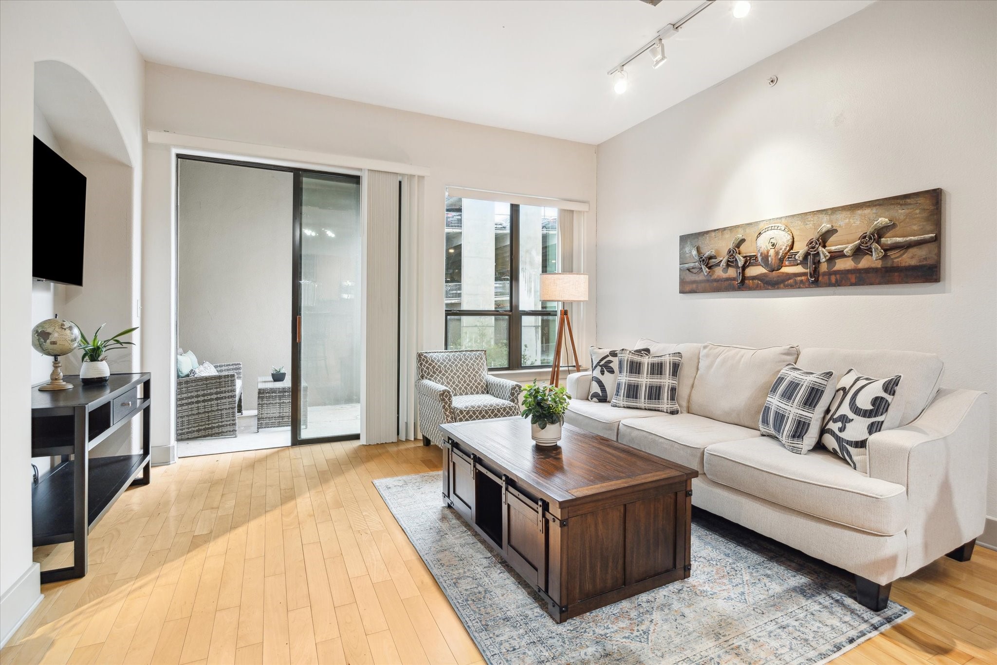 1901 Post Oak Boulevard 4303 Property Photo 1