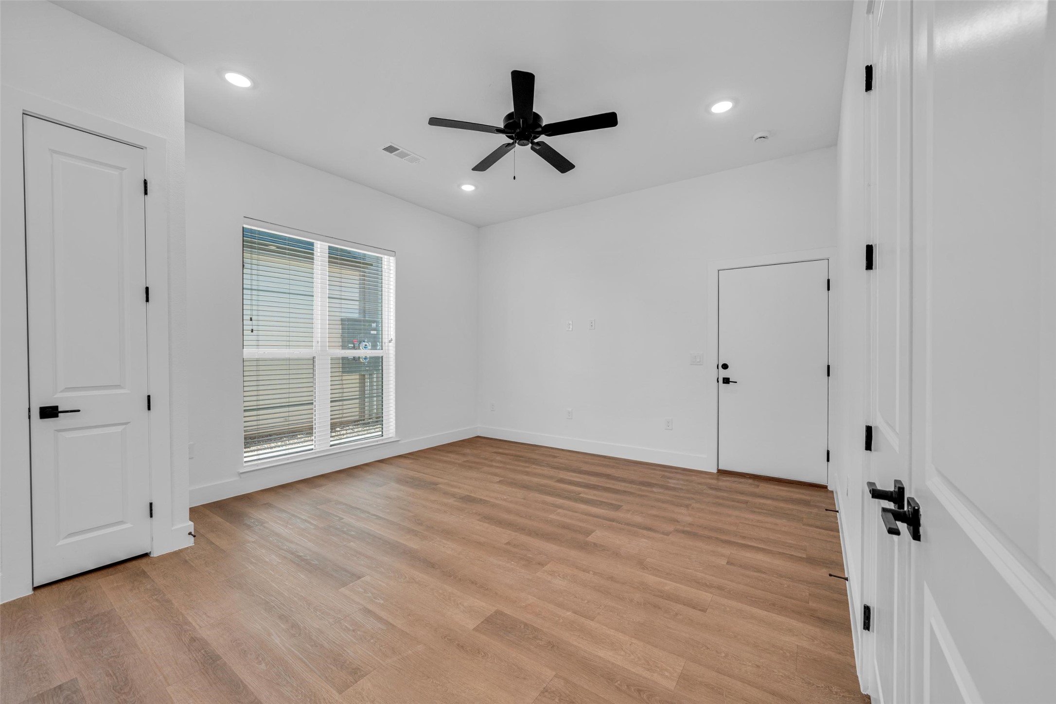 1601-523 Mustang Drive Property Photo 3
