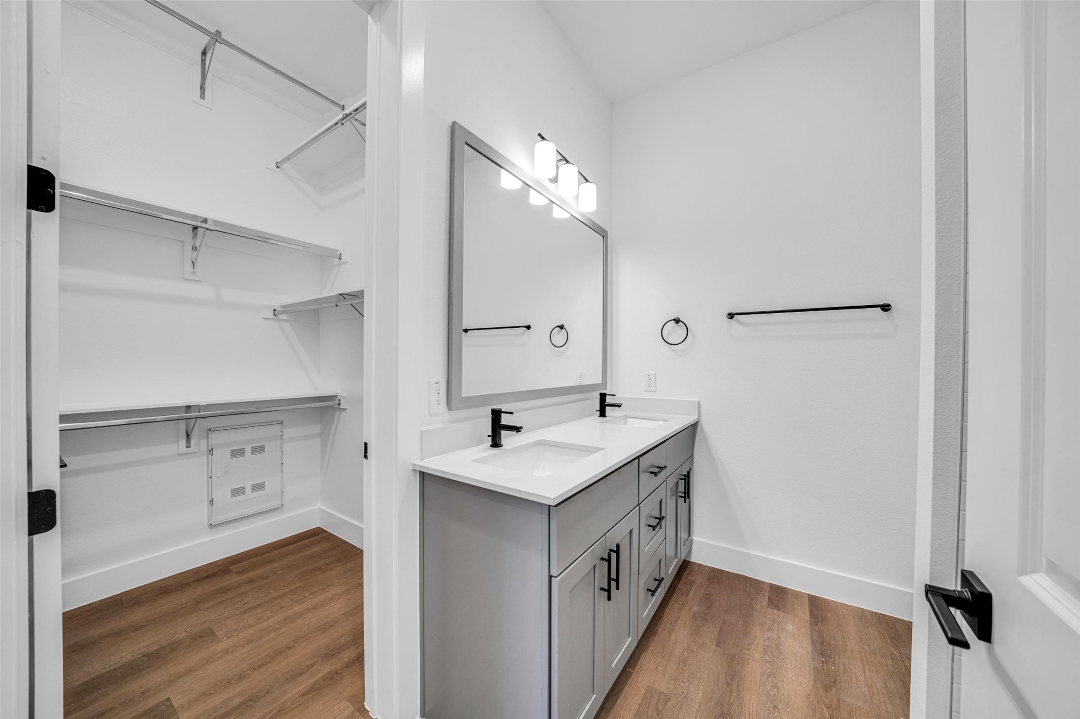 1601-523 Mustang Drive Property Photo 14