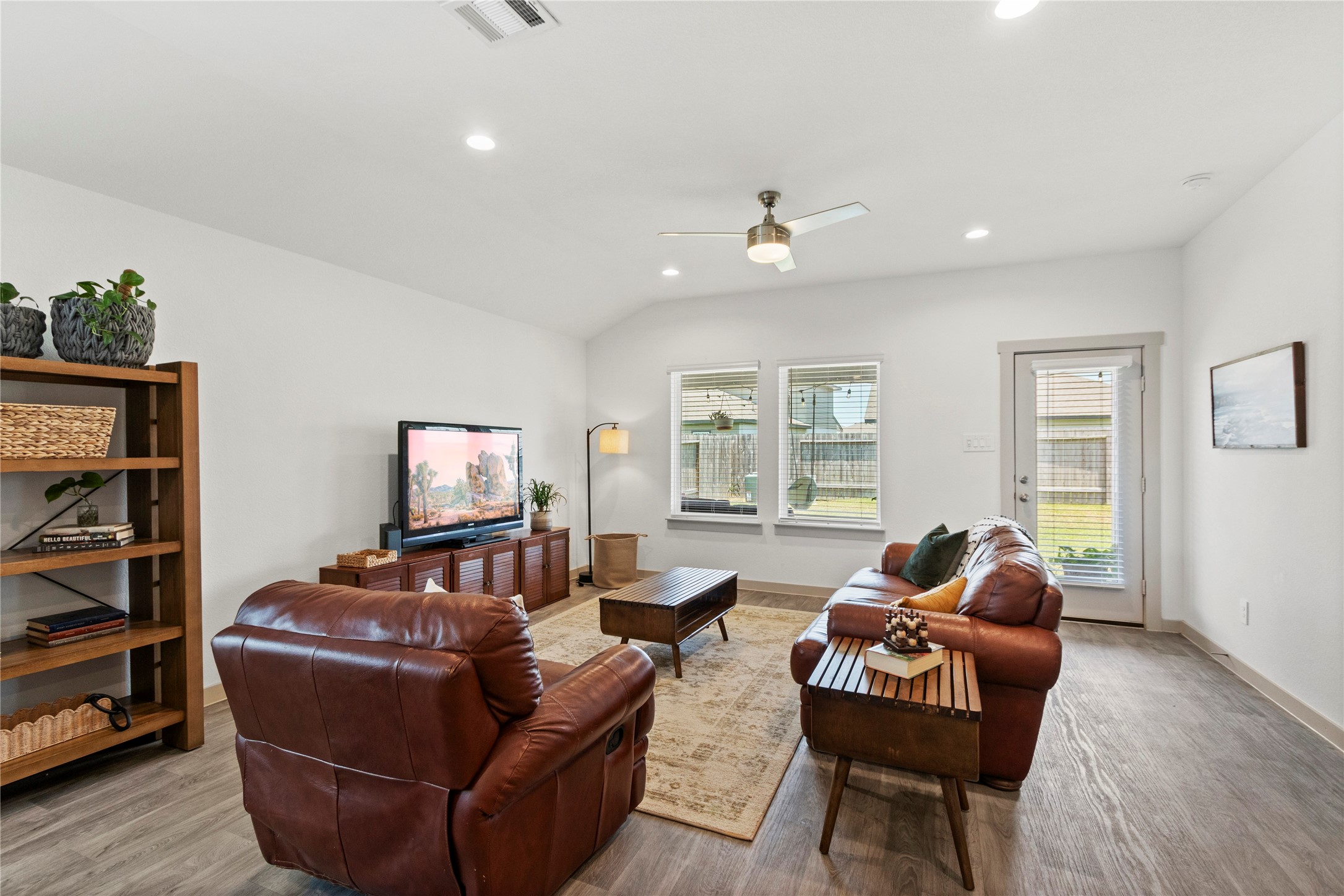 10651 Cascade Creek Drive Property Photo 6