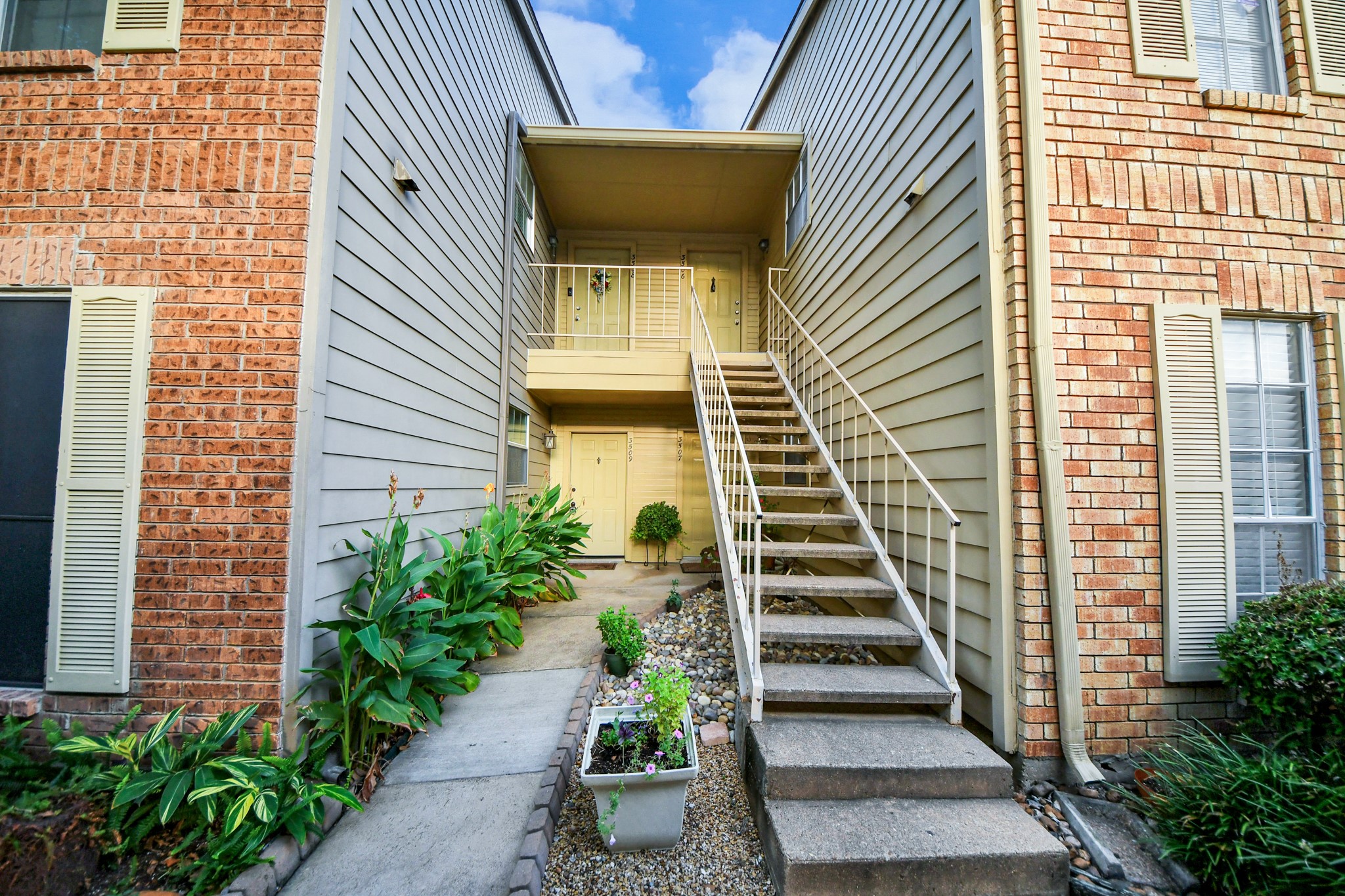 11201 Lynbrook Drive 3509 Property Photo 1
