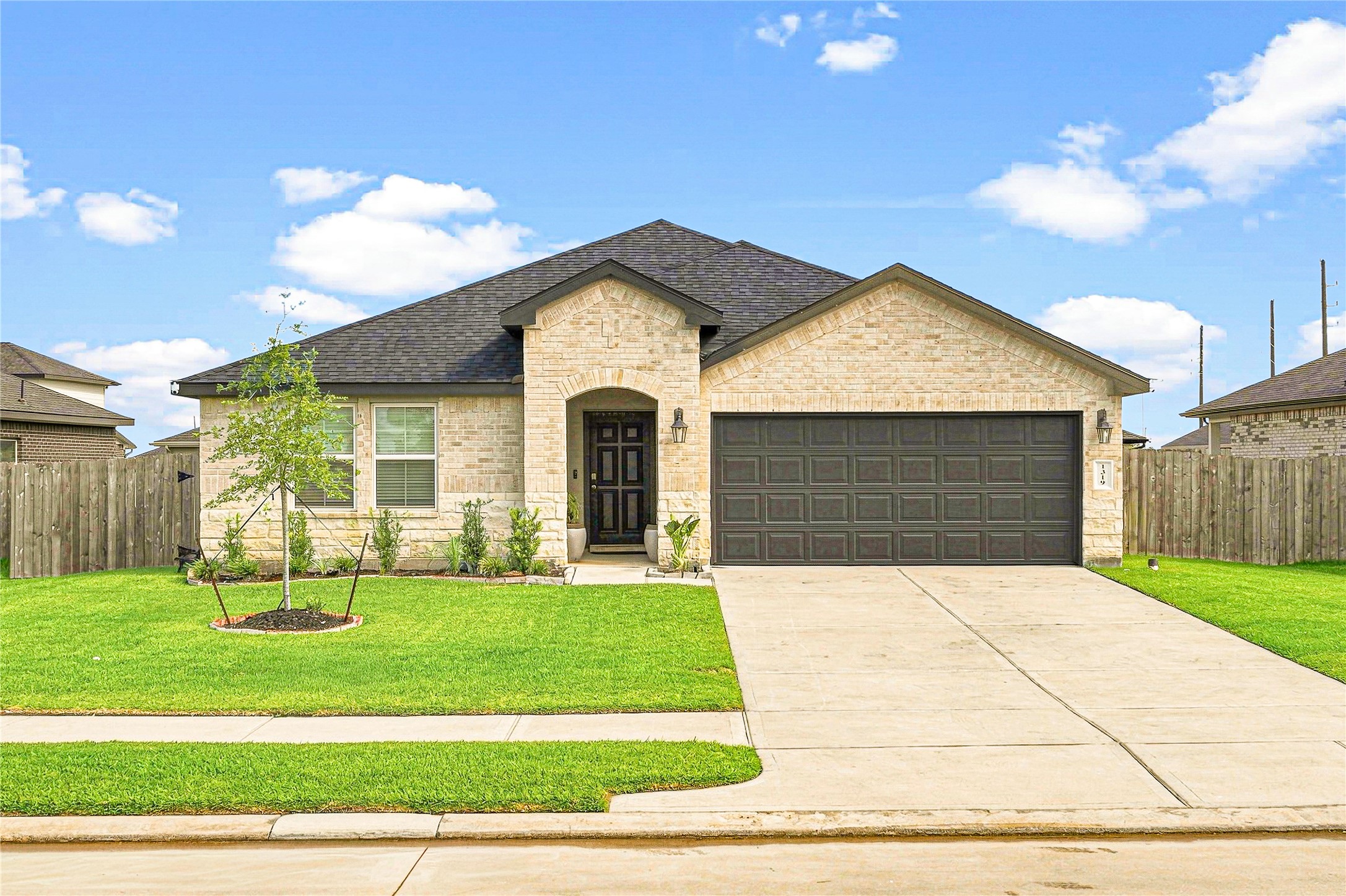 1319 Sea Breeze Way Property Photo 1