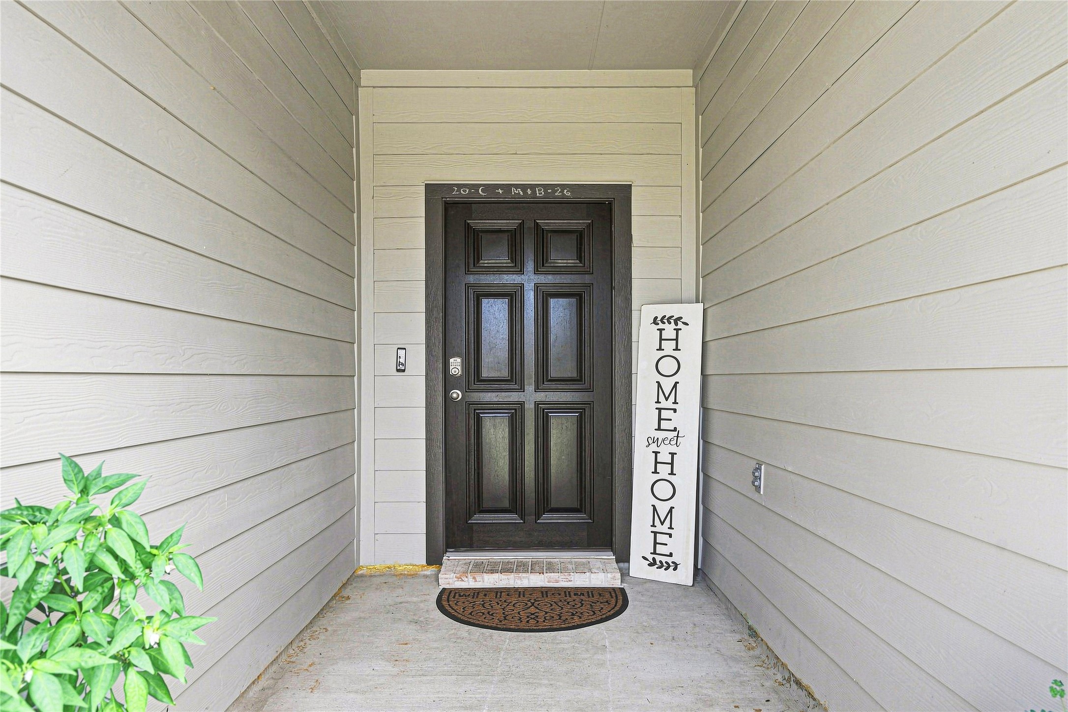 1319 Sea Breeze Way Property Photo 3