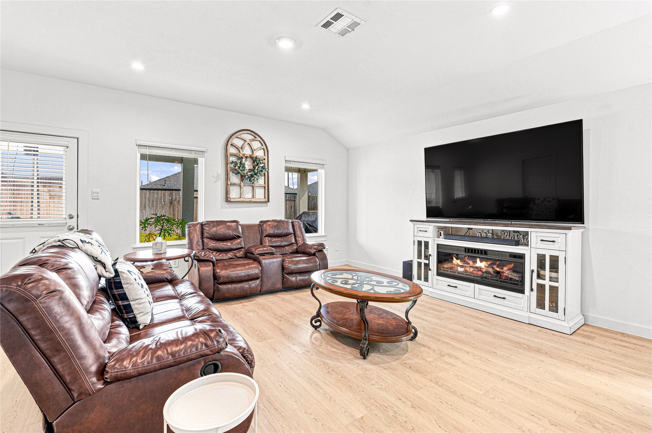 1319 Sea Breeze Way Property Photo 13