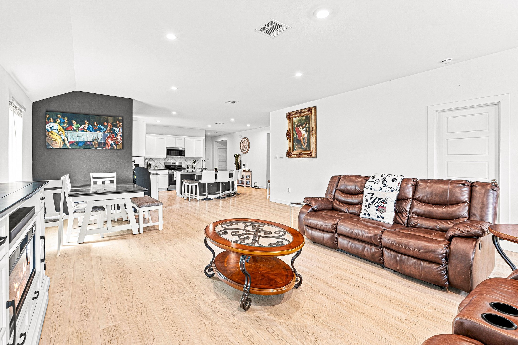 1319 Sea Breeze Way Property Photo 14