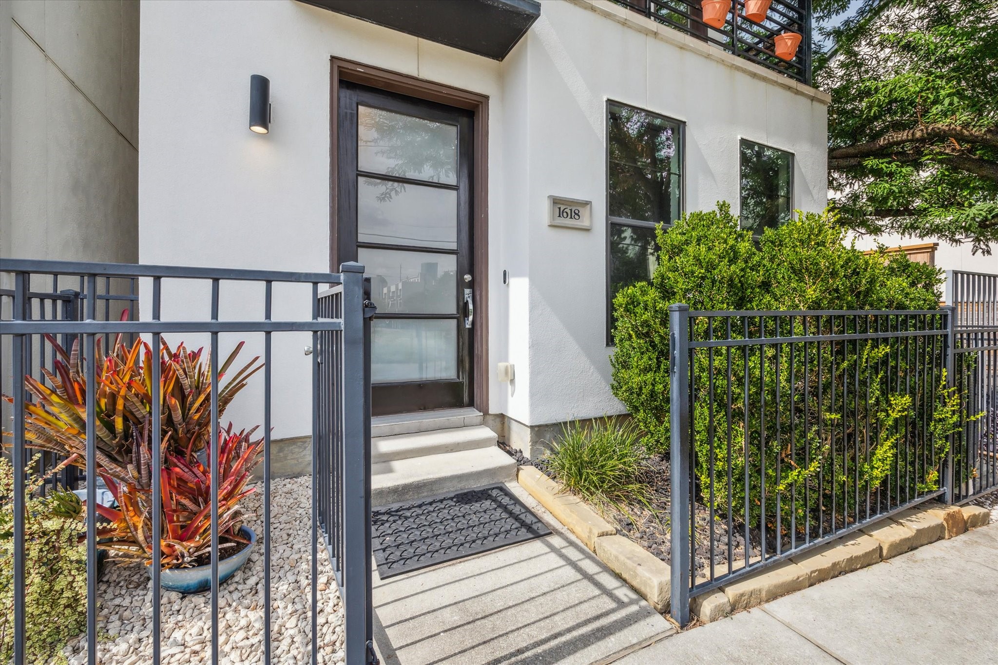 1618 Ovid Street Property Photo 1