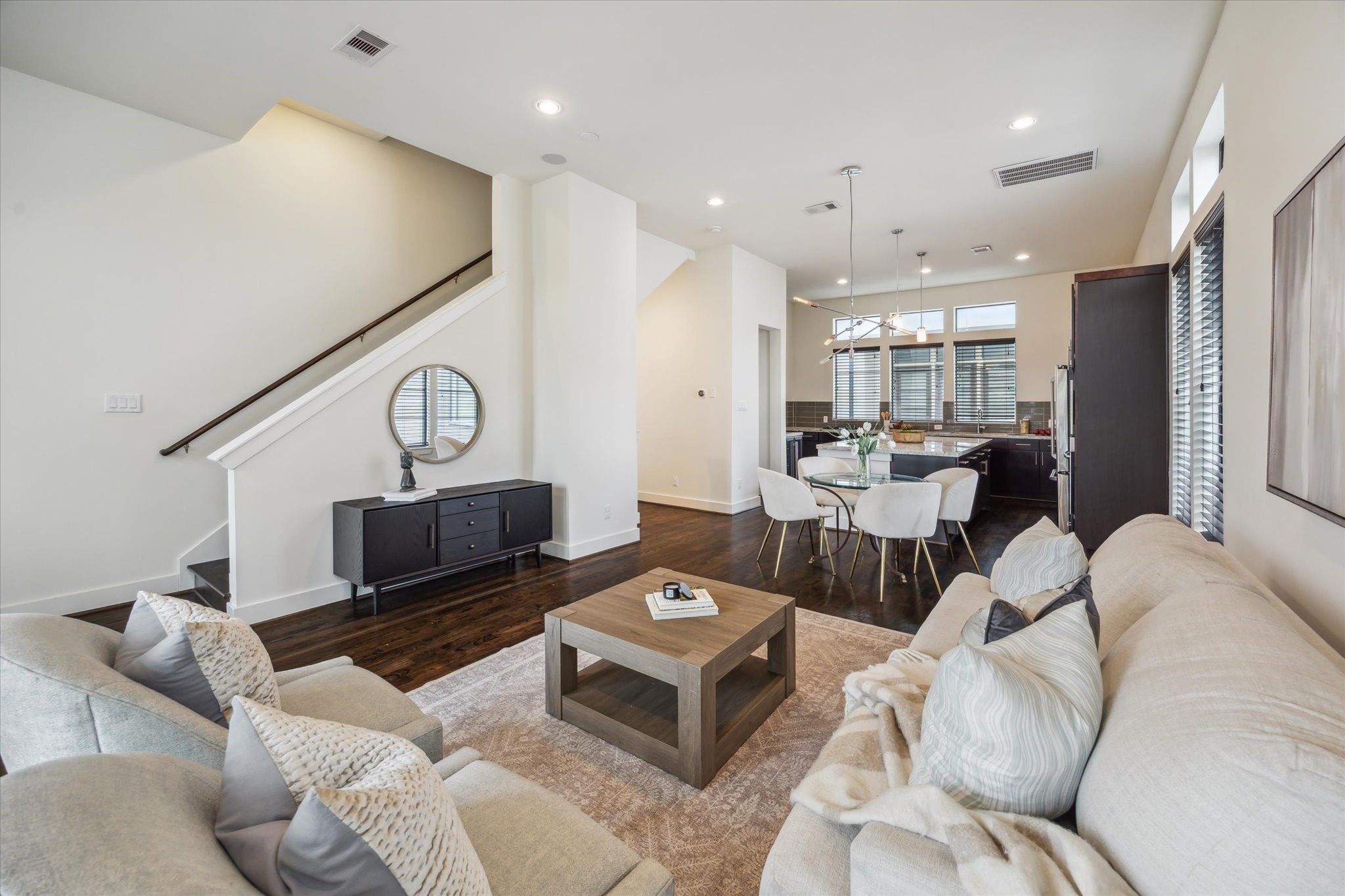 1618 Ovid Street Property Photo 8