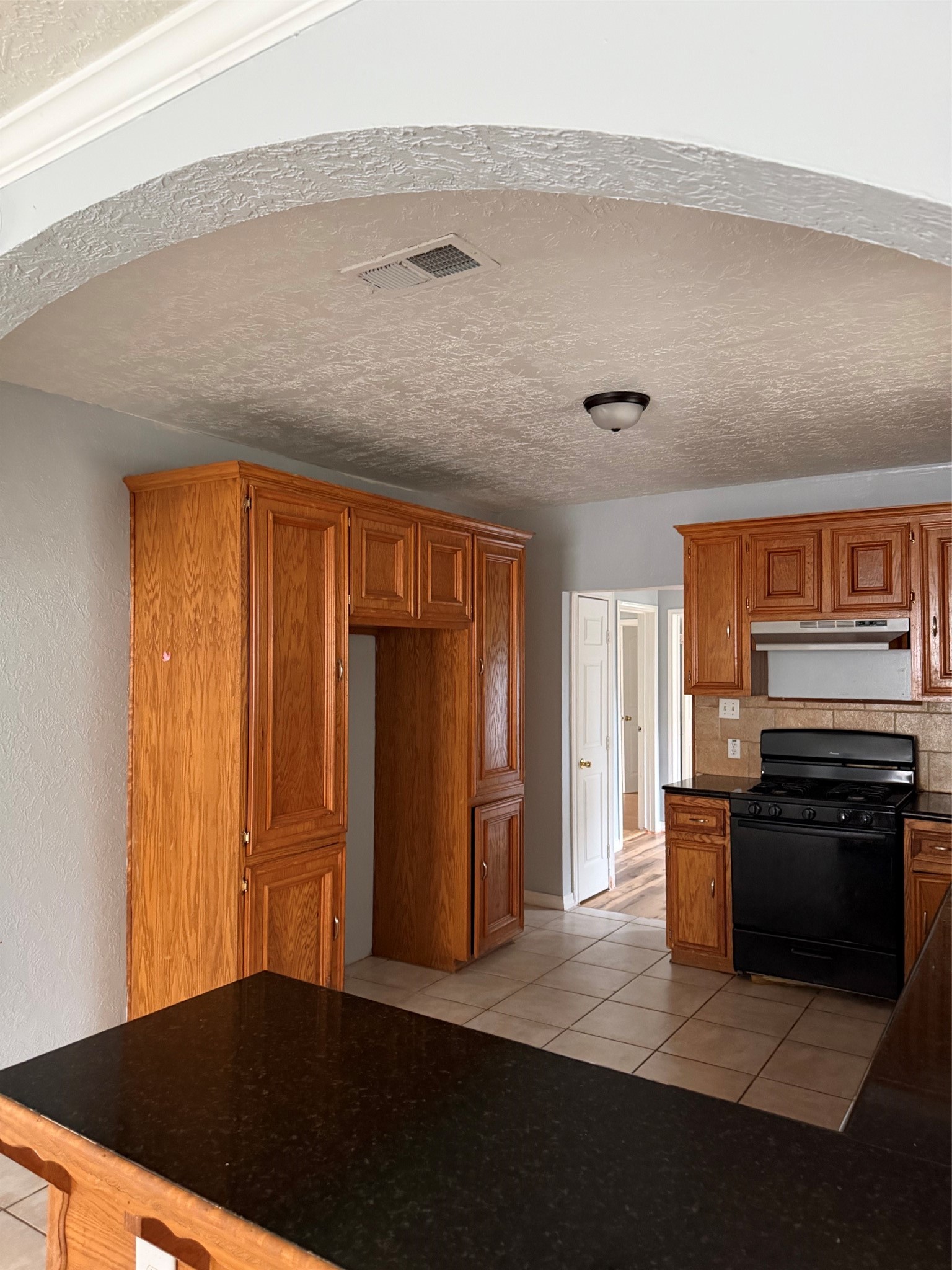 818 N Commerce Street Property Photo 6