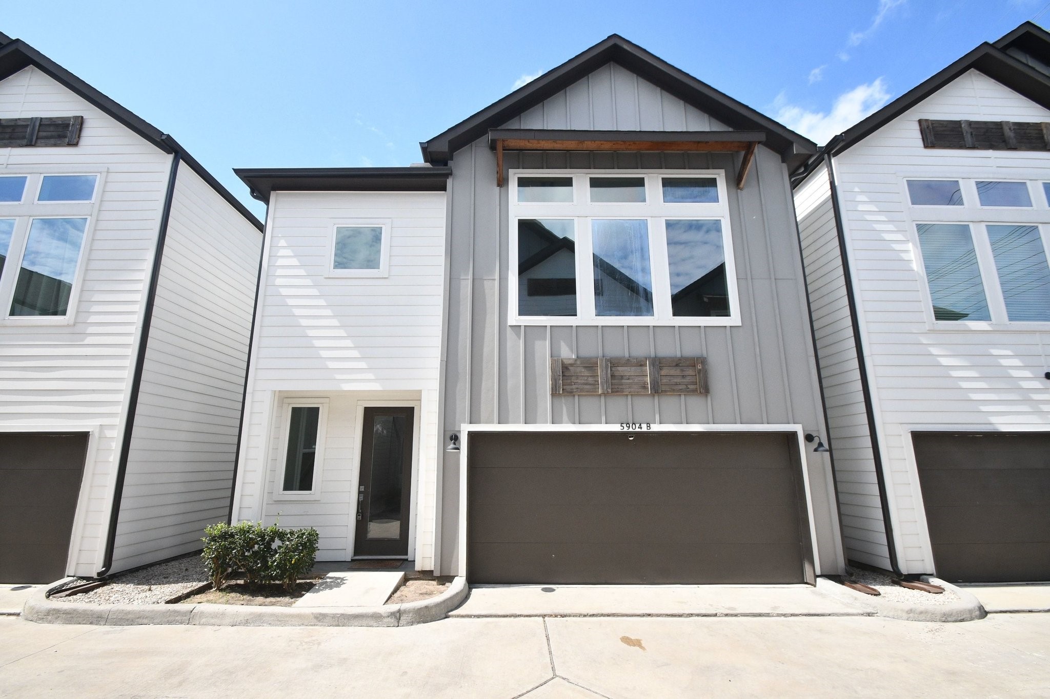 5904 Gardendale Drive B Property Photo 3