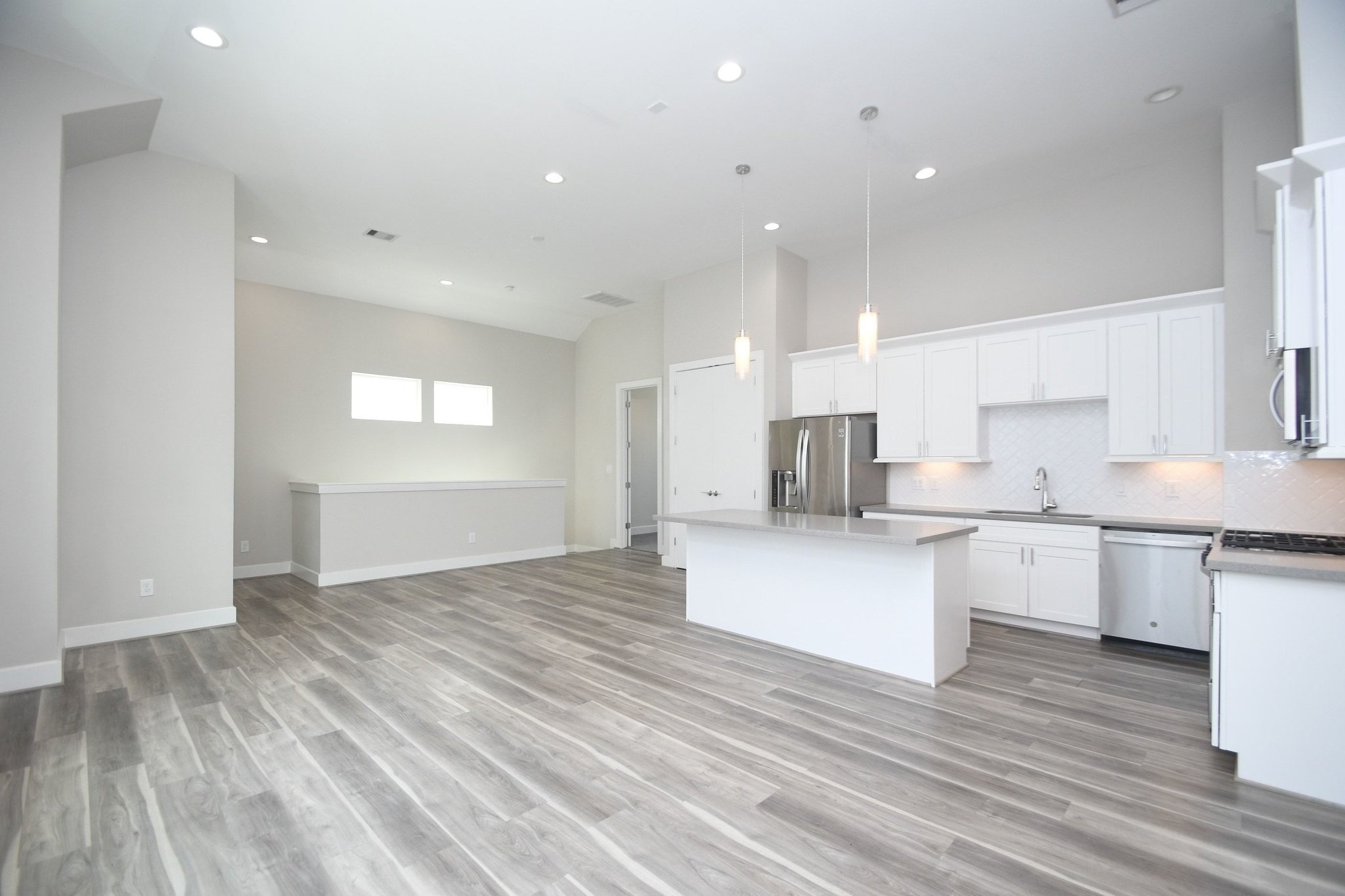 5904 Gardendale Drive B Property Photo 12