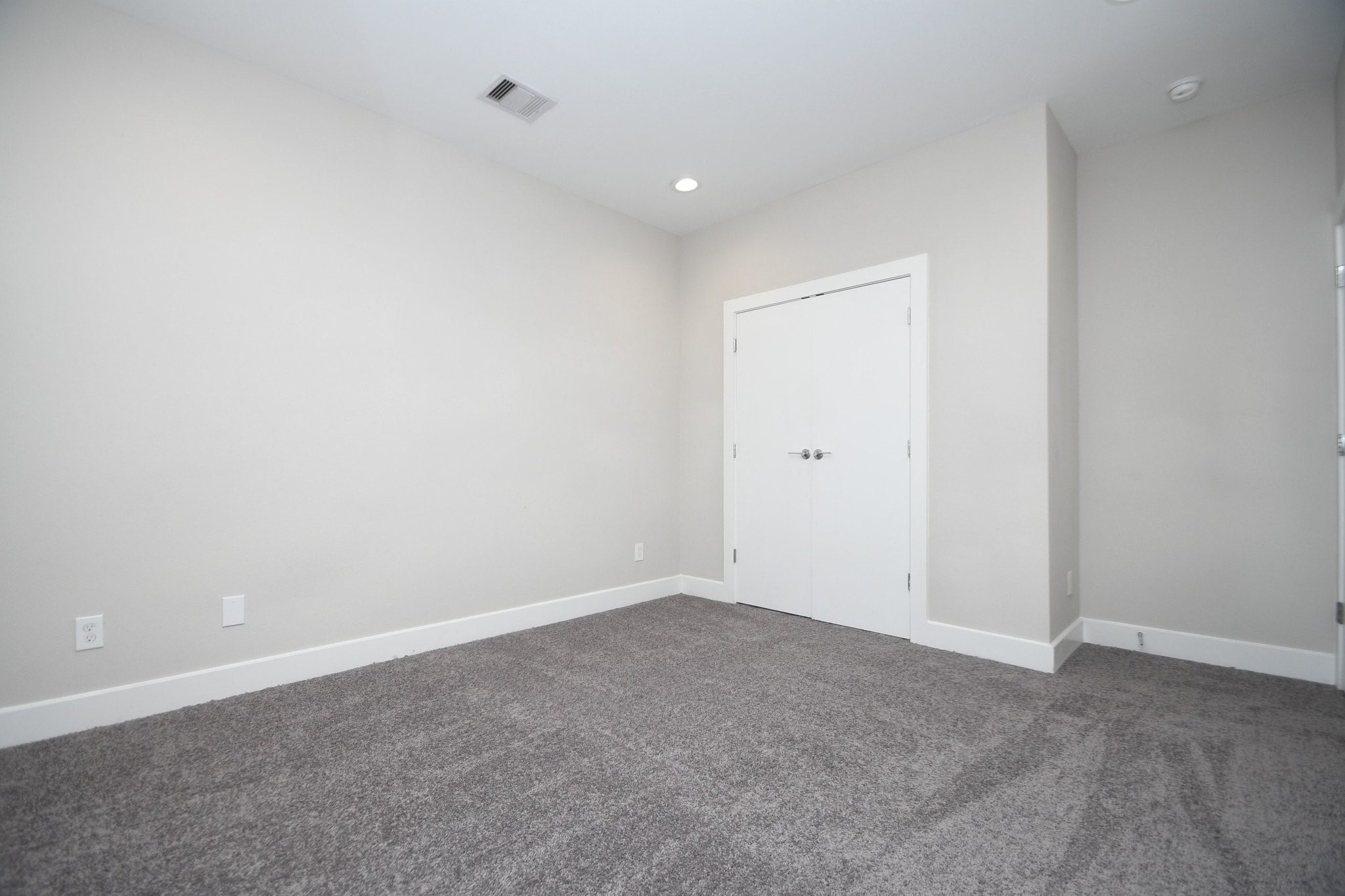 5904 Gardendale Drive B Property Photo 27