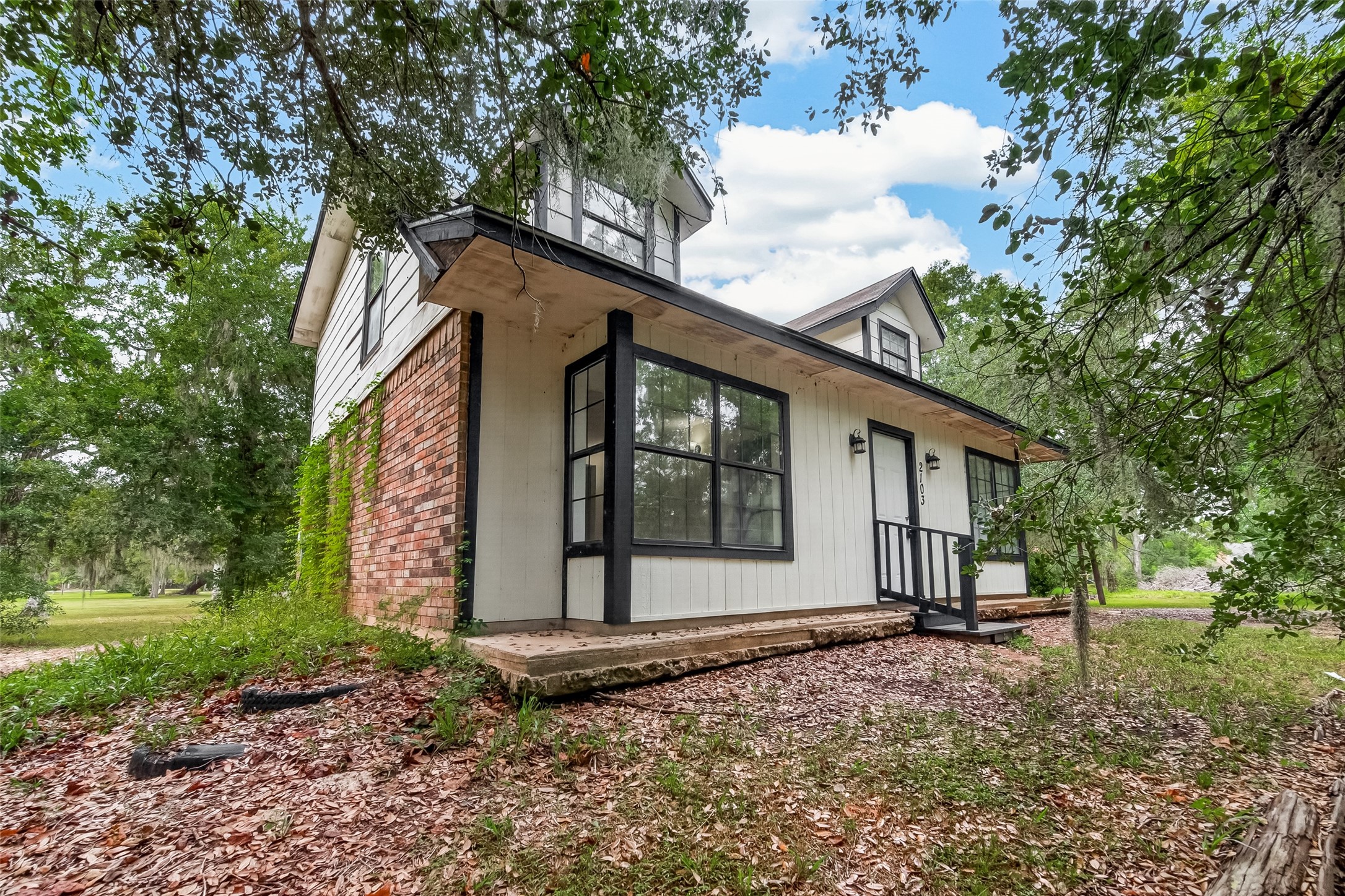 2103 Bayou Drive Property Photo 2