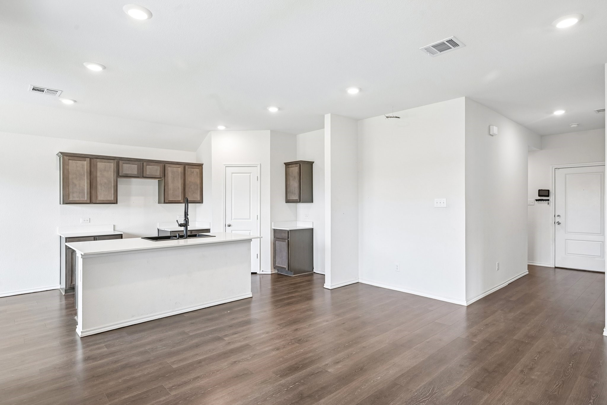 1015 Serena Drive Property Photo 2