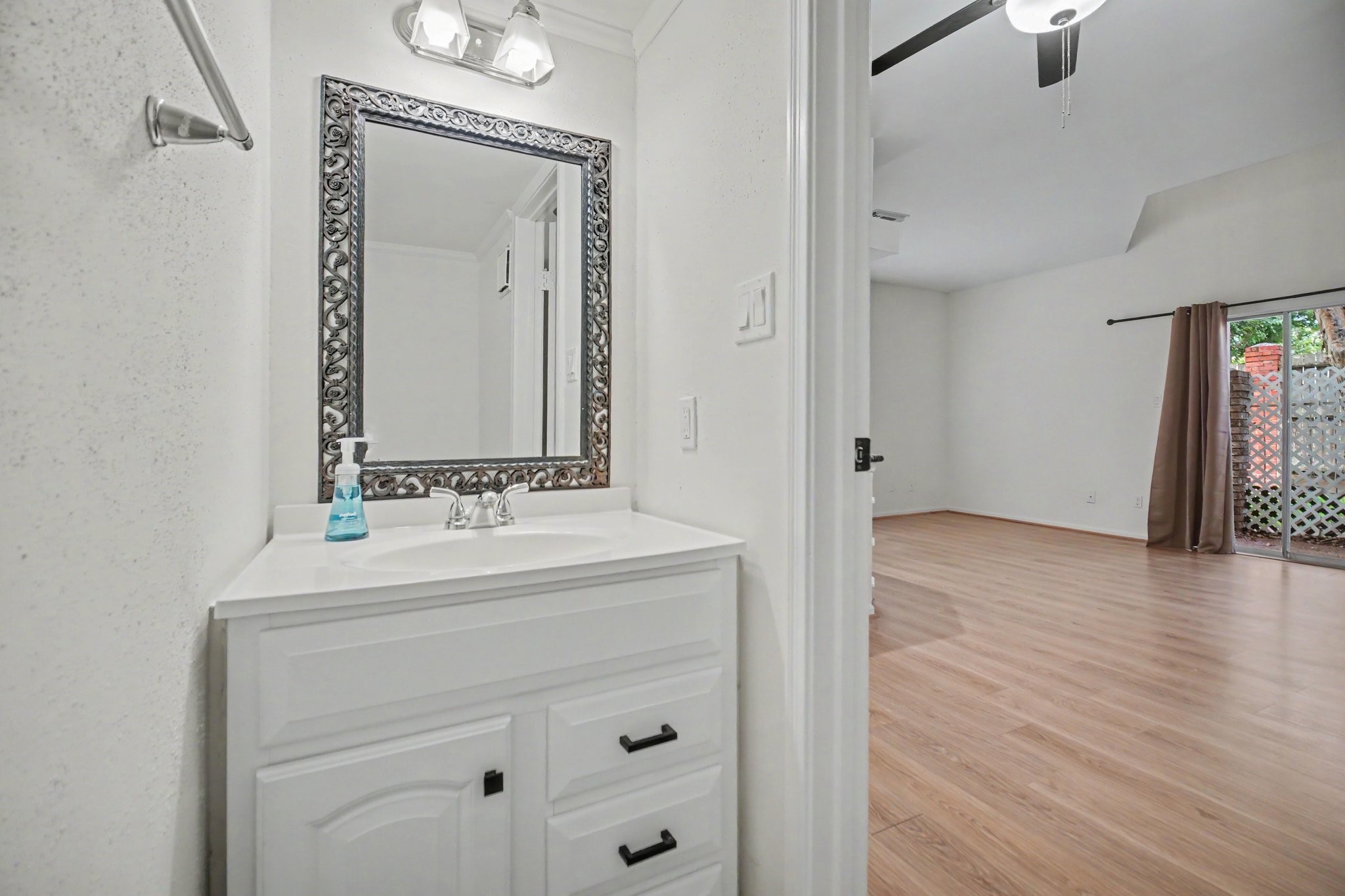 7575 Cambridge Street 3305 Property Photo 9