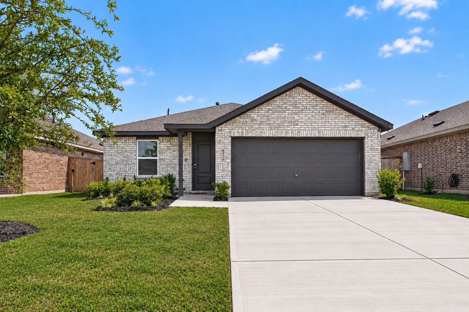 6326 Linden Leaf Drive Property Photo 1
