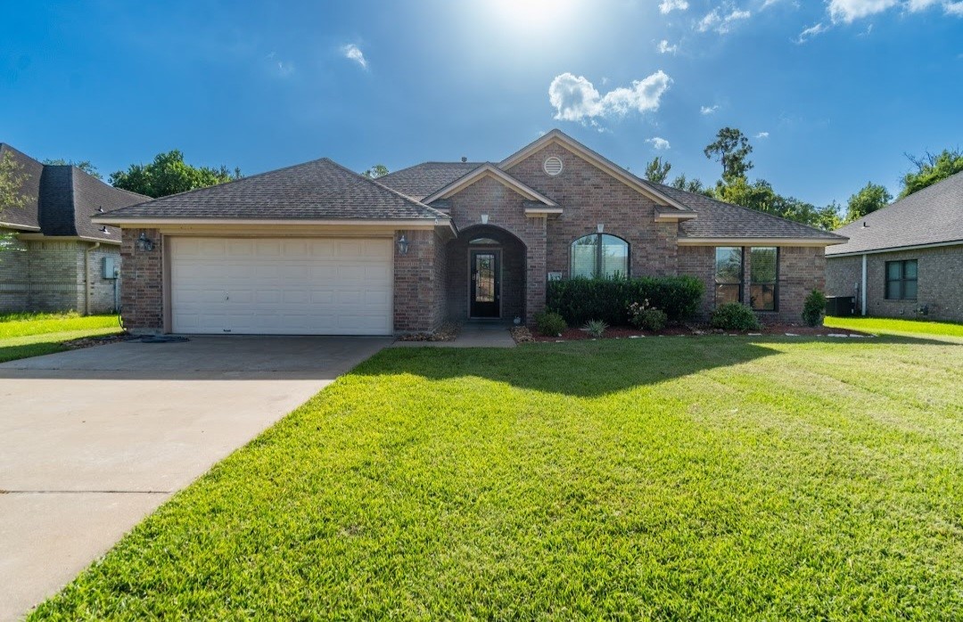 1028 Cardinal Drive Property Photo 1