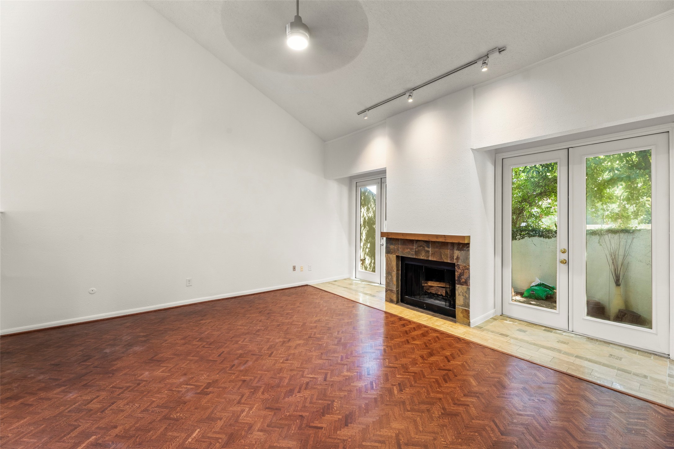 2602 Rice Boulevard Property Photo 4