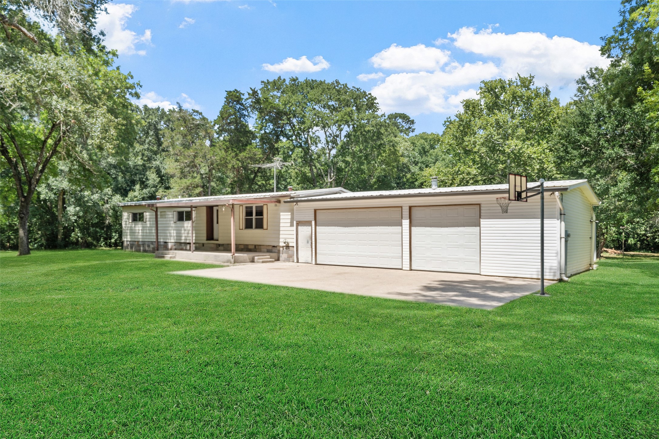 10291 Hart Road Property Photo 1