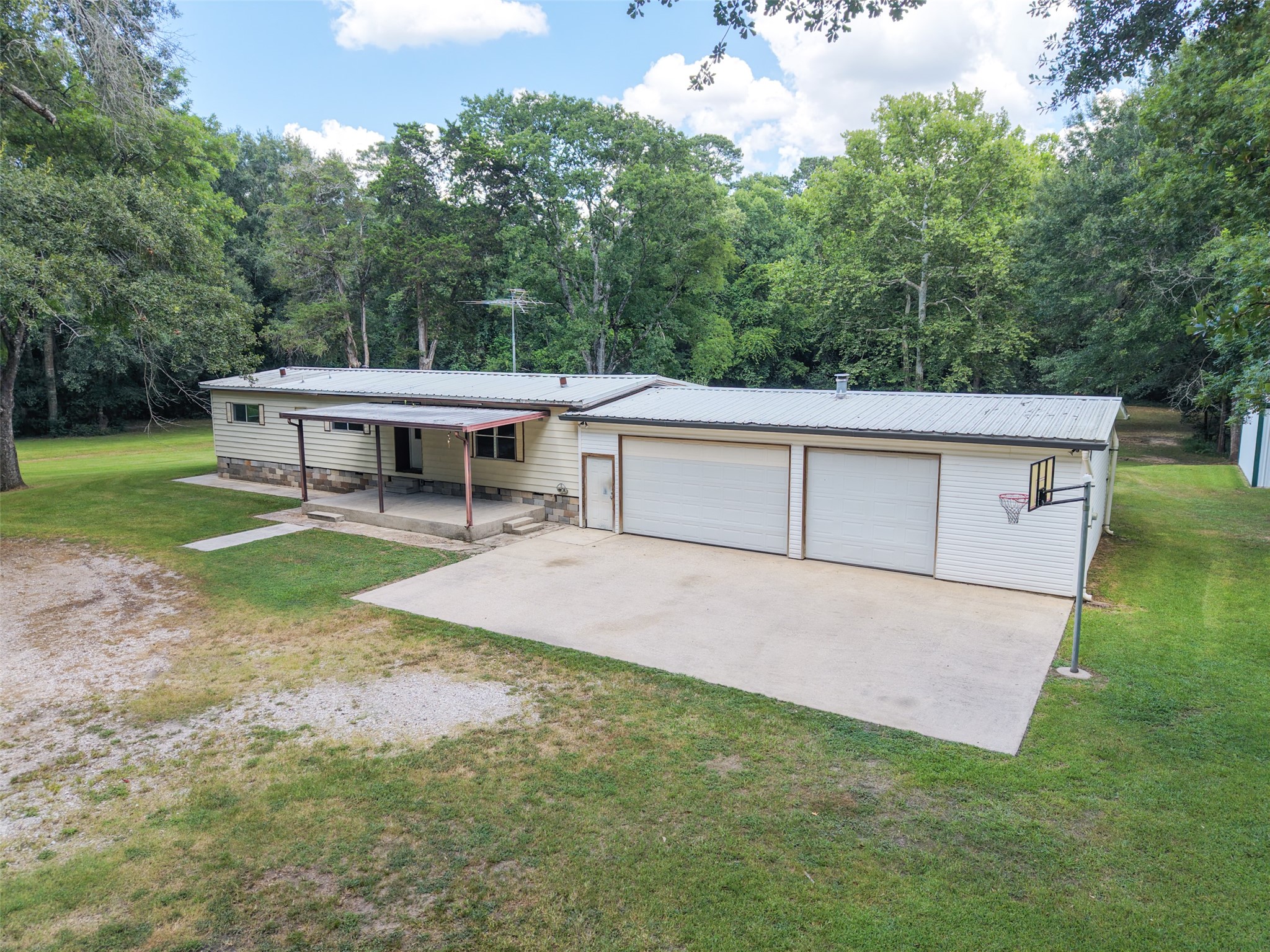 10291 Hart Road Property Photo 2