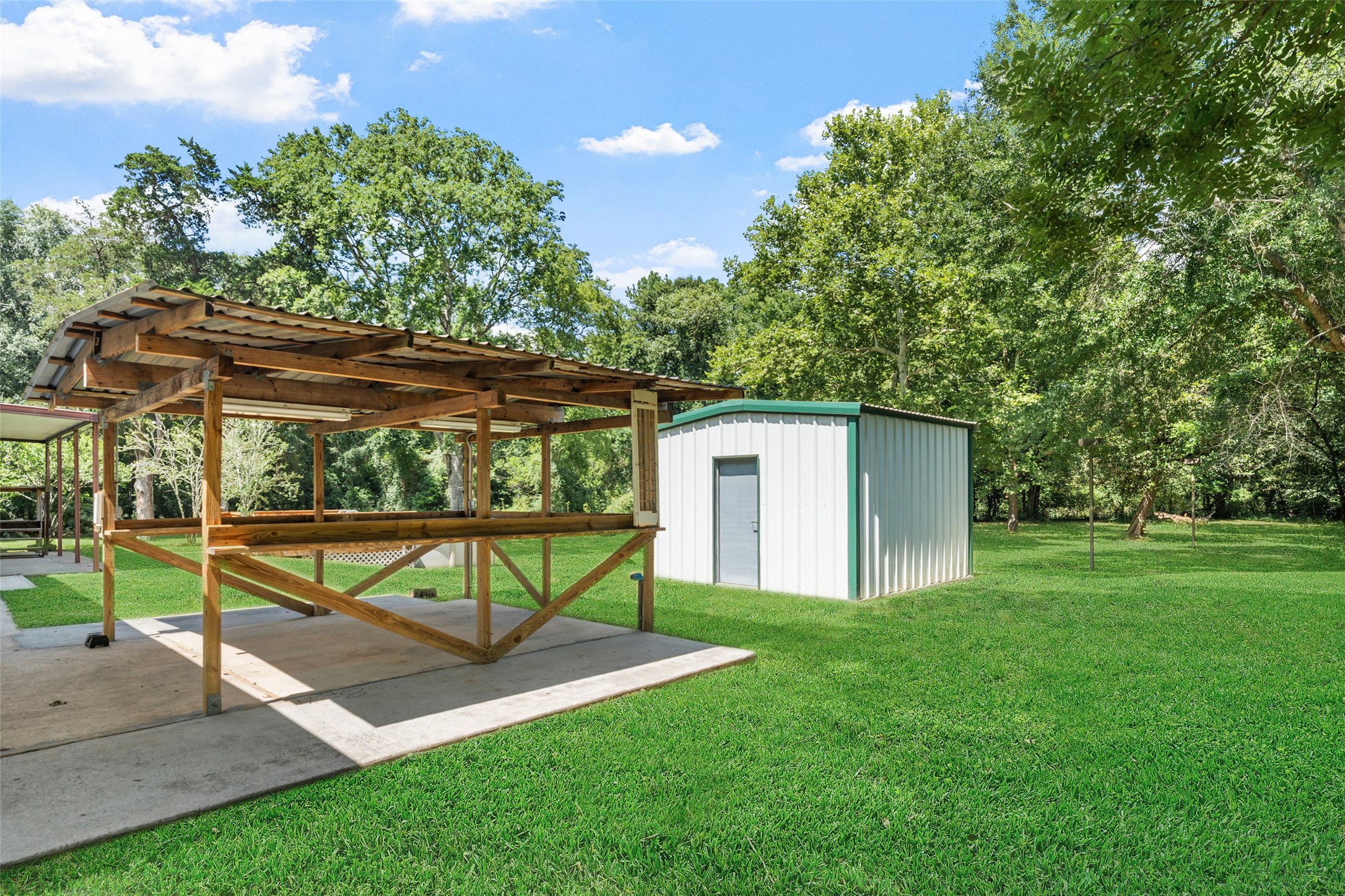 10291 Hart Road Property Photo 3