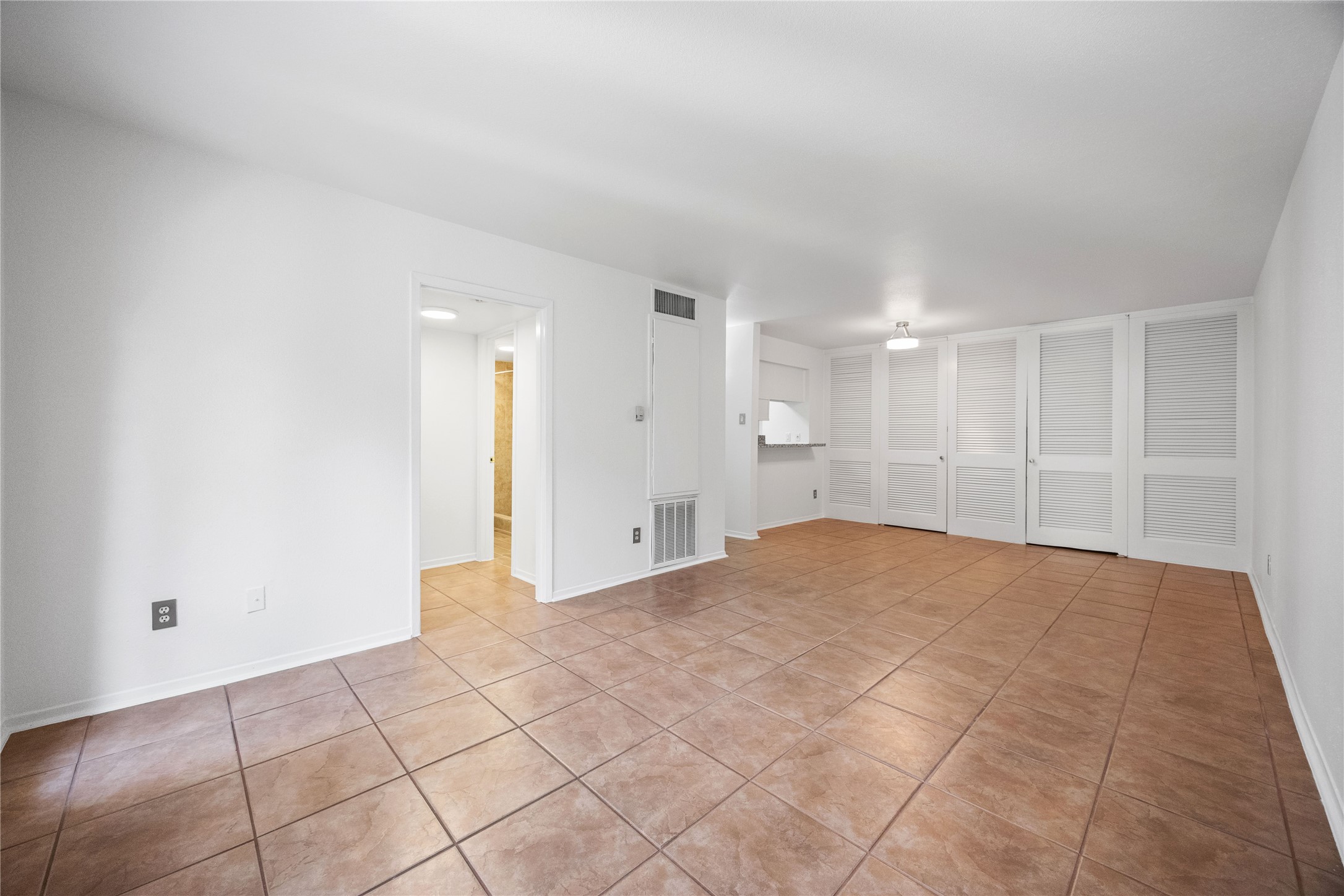 3131 Cummins Street 3 Property Photo 6