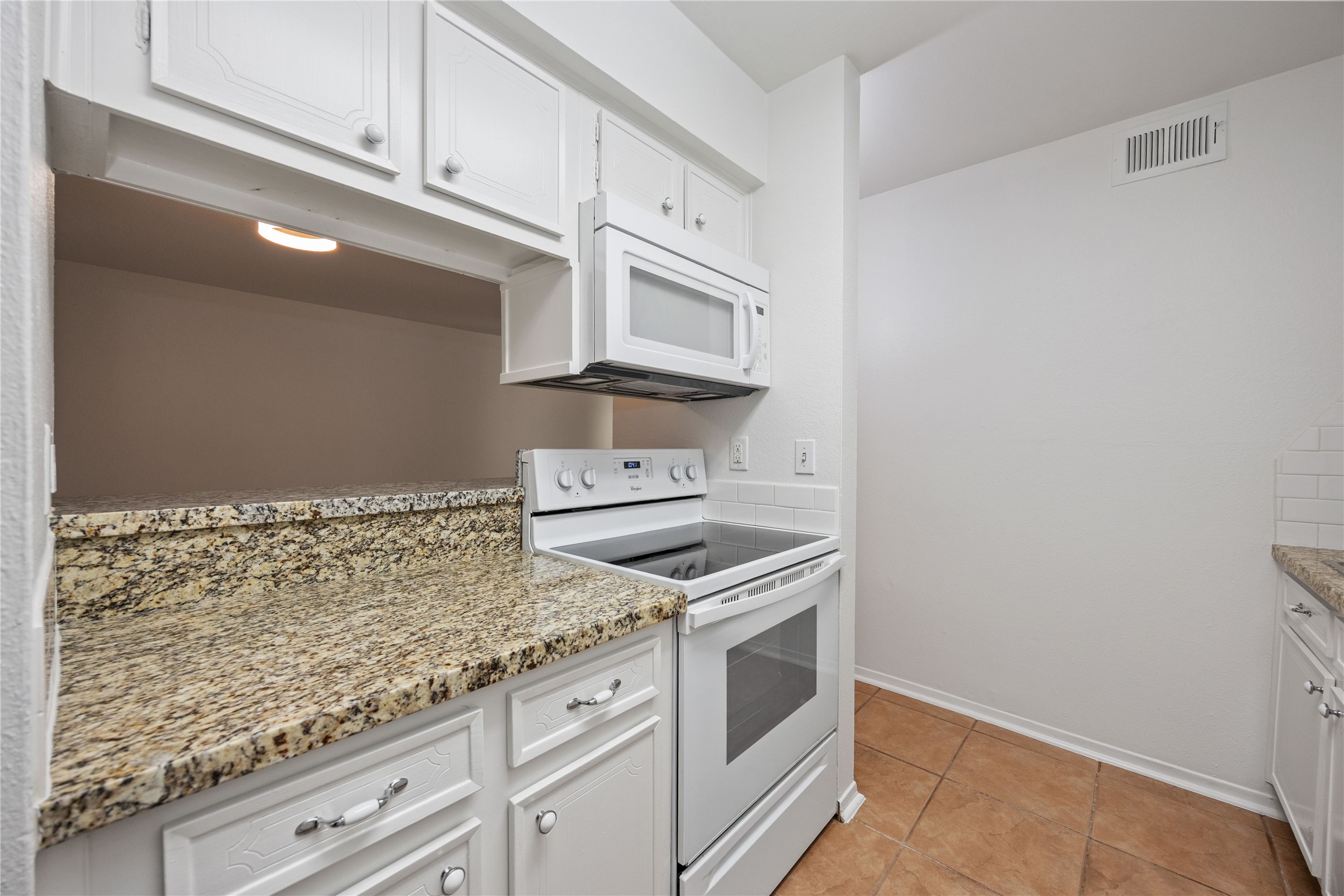 3131 Cummins Street 3 Property Photo 13