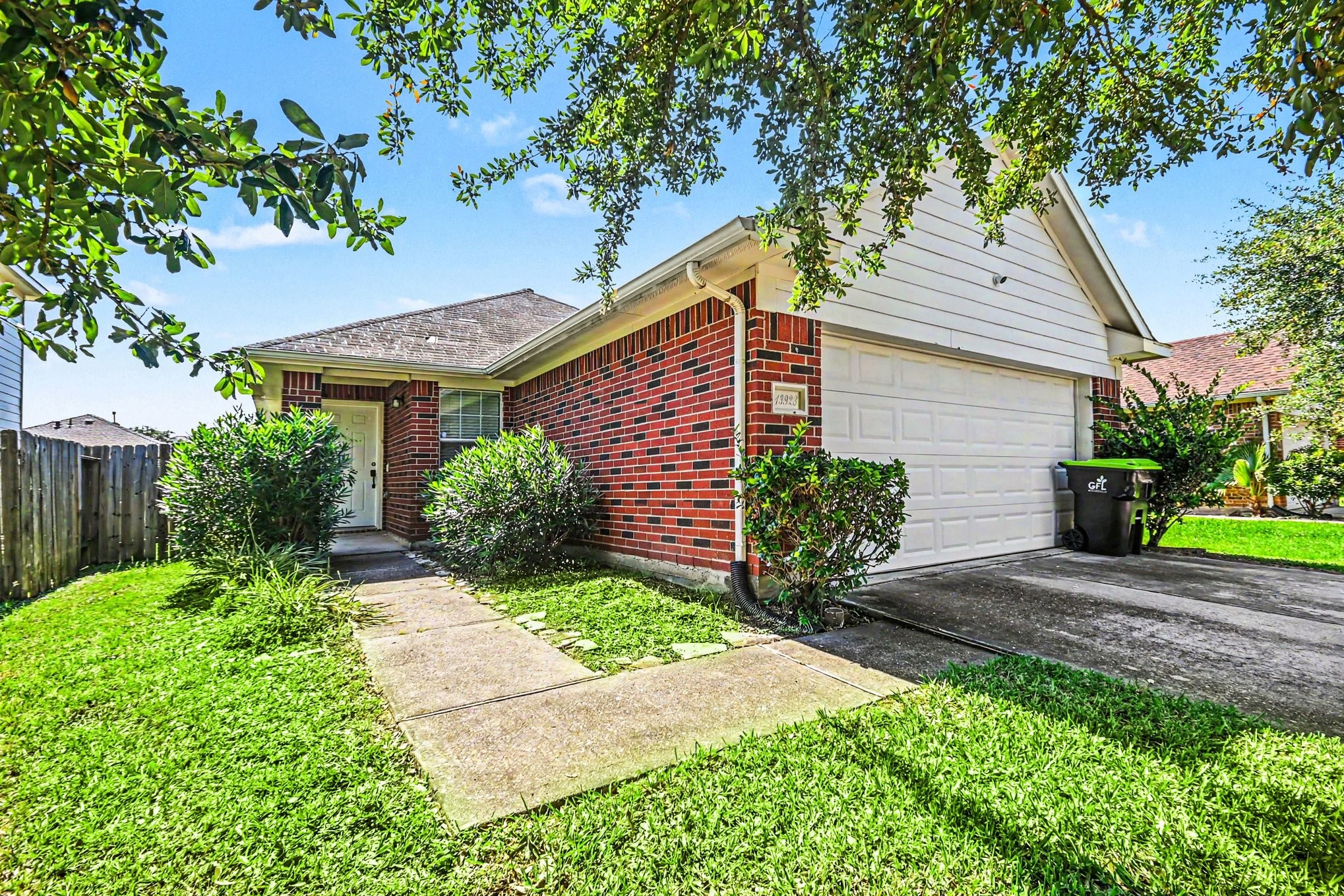 13923 Marners Court Property Photo 2