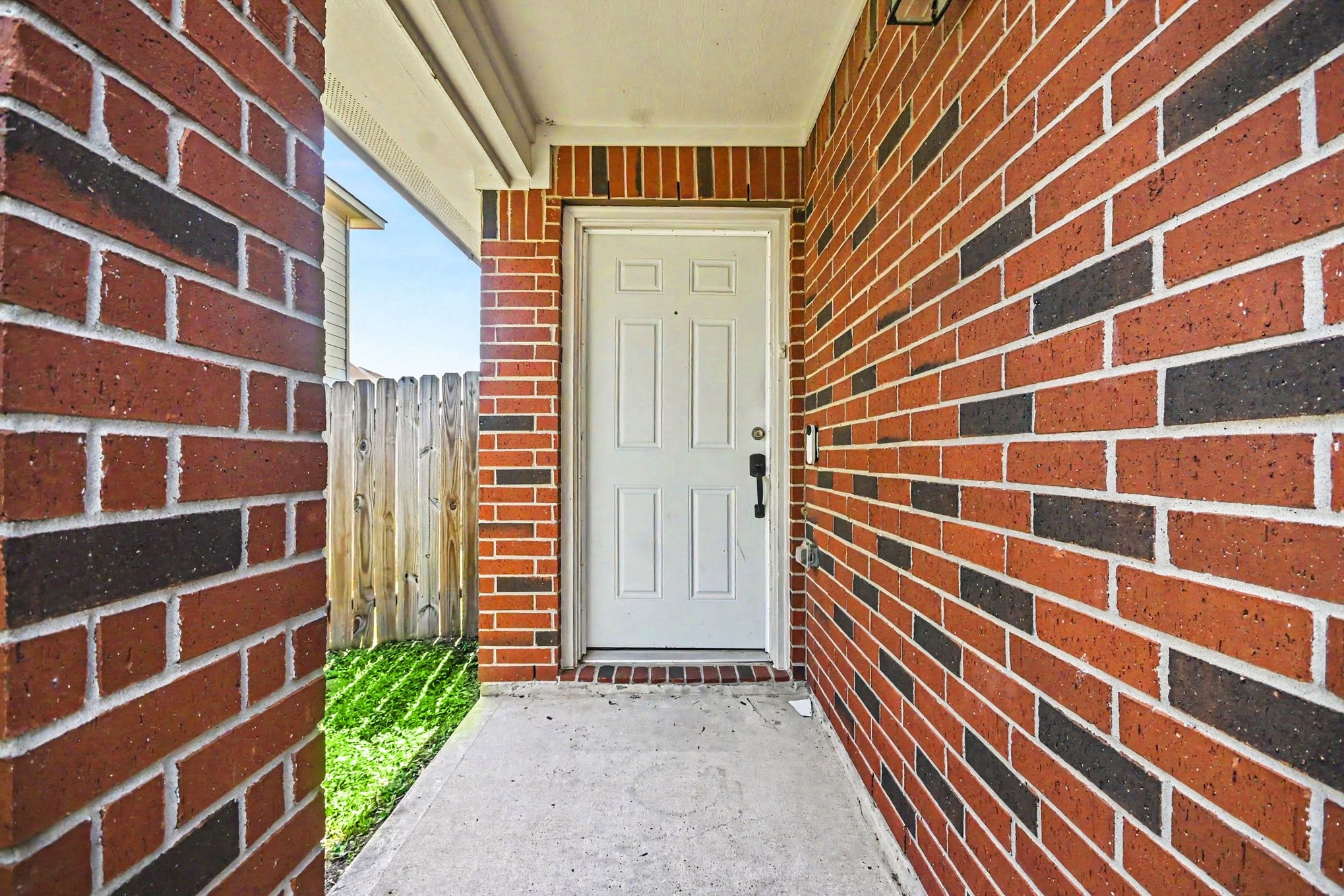 13923 Marners Court Property Photo 4