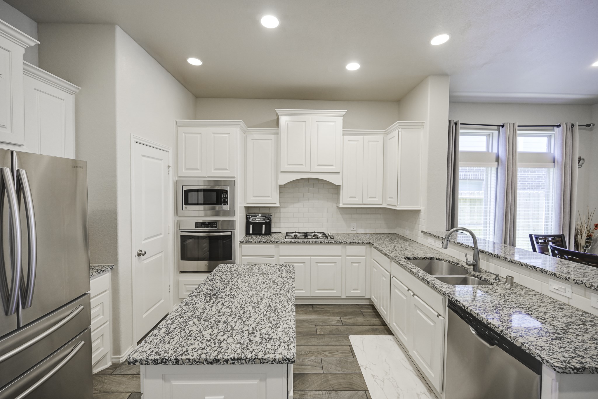 29126 Brooks Valley Drive Property Photo 4