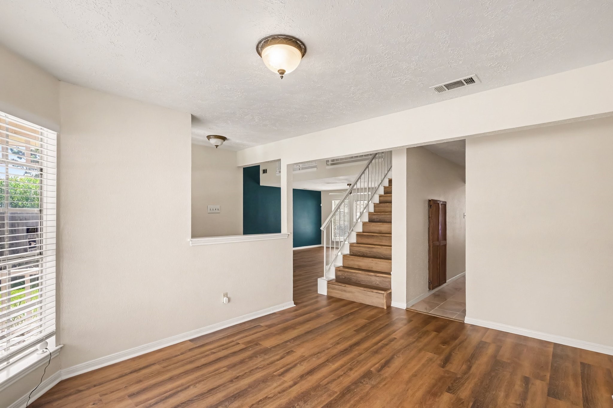 8503 Grove Park Drive Property Photo 6