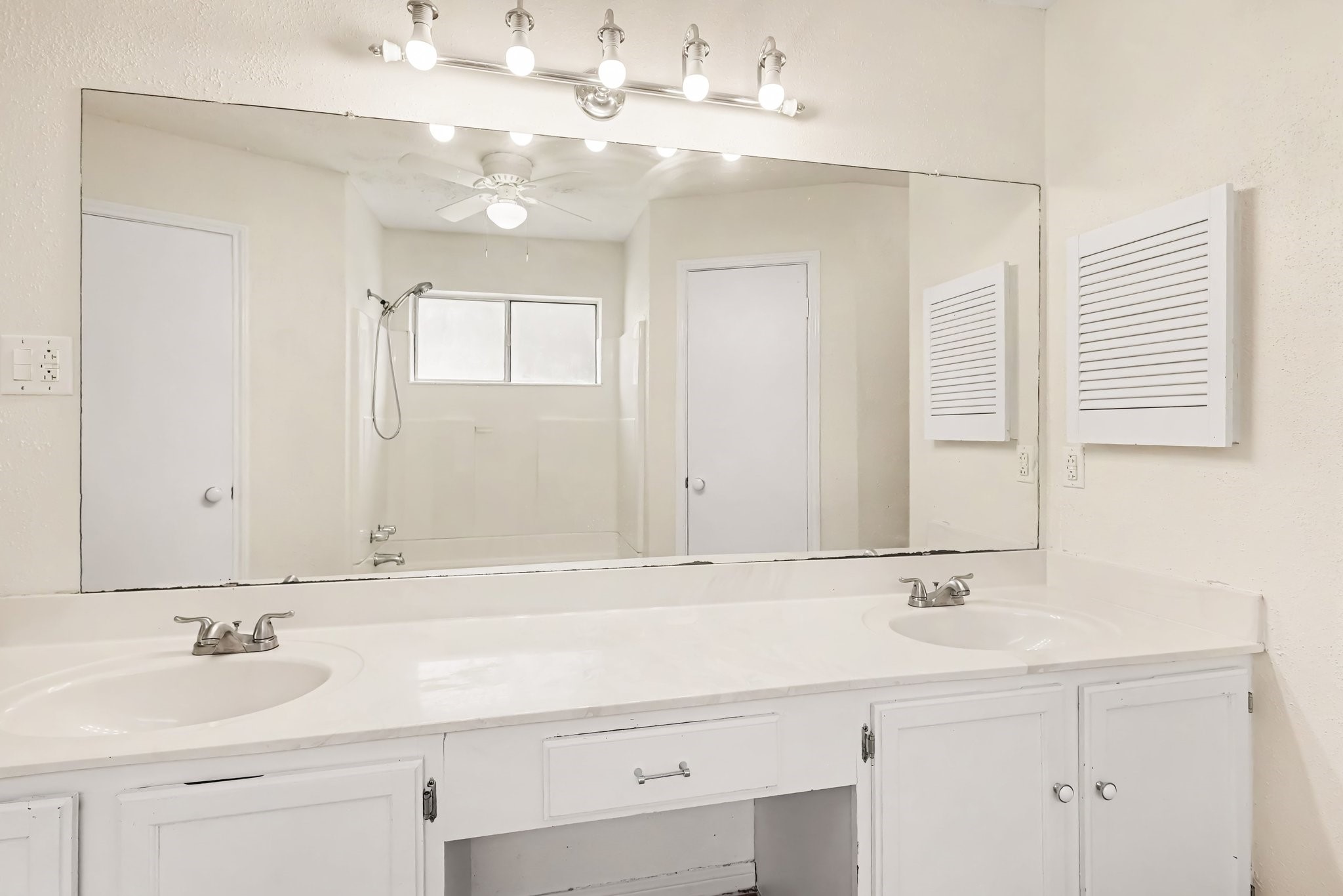 8503 Grove Park Drive Property Photo 18