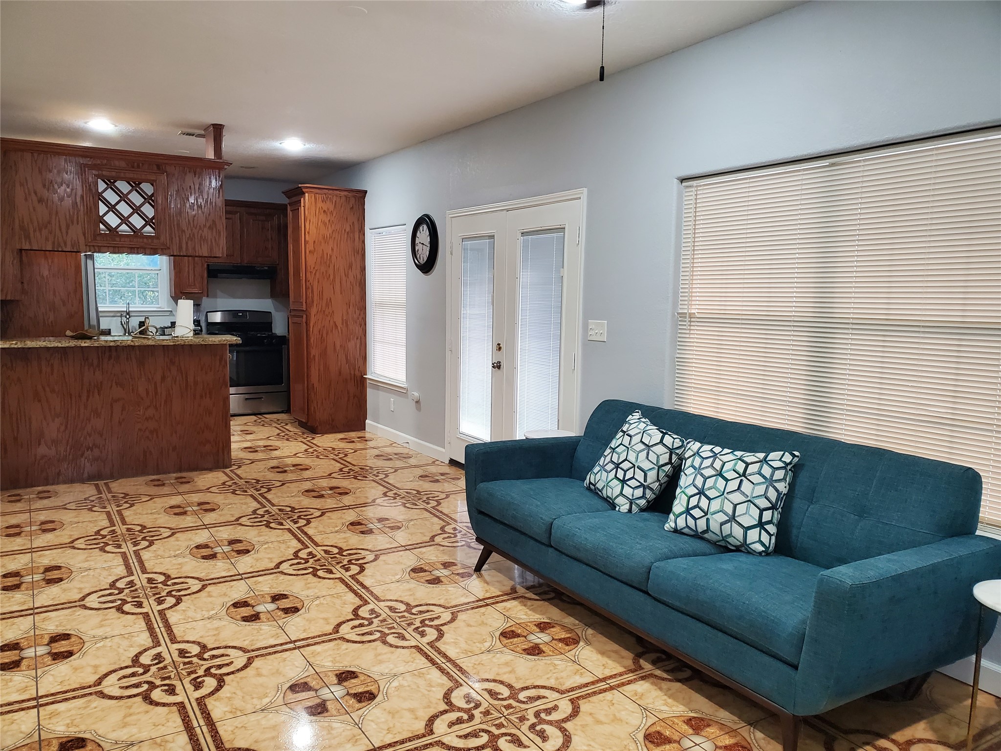 15 Stiles Street Property Photo 4