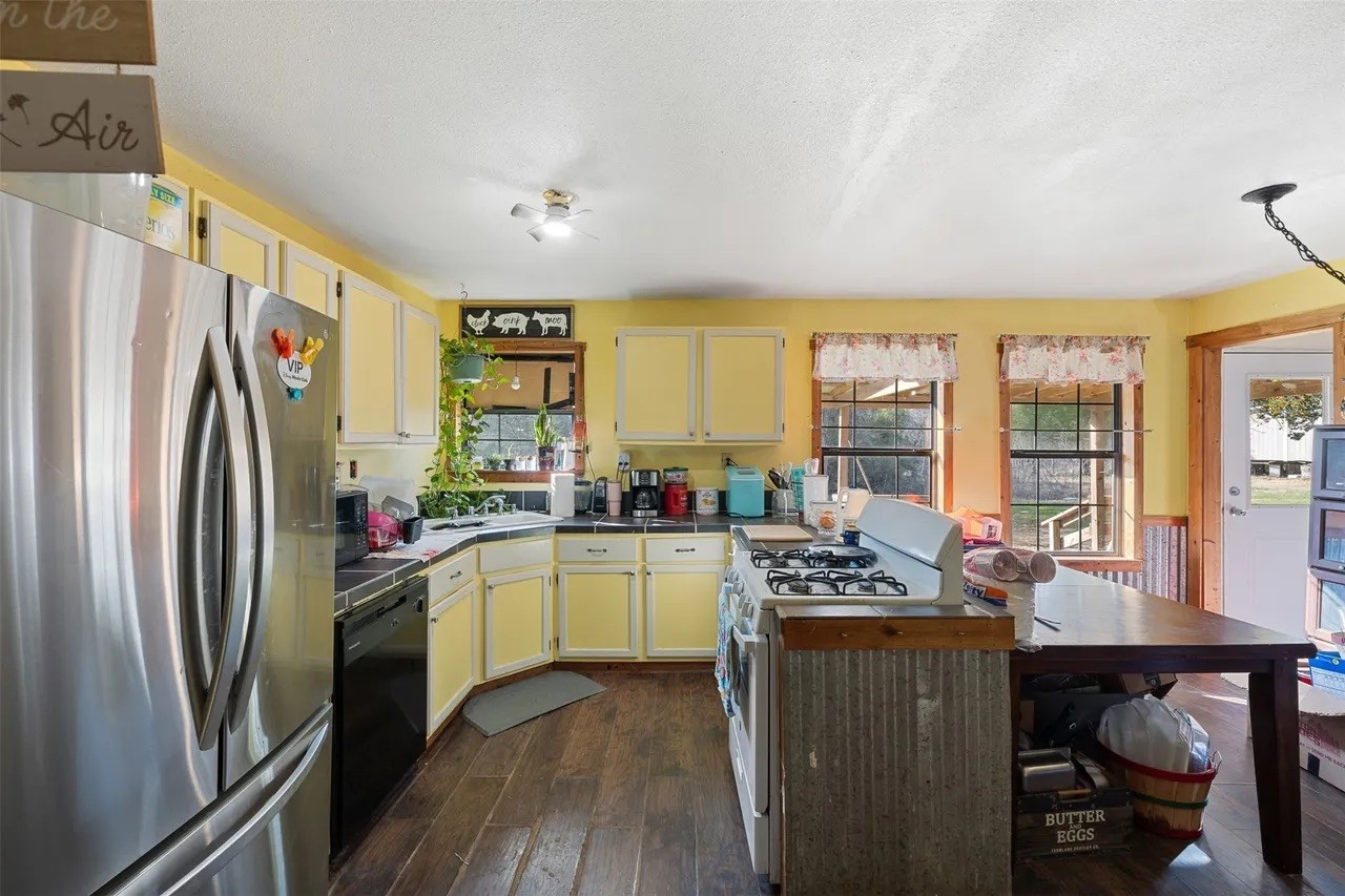 7705 County Road 342 Property Photo 6