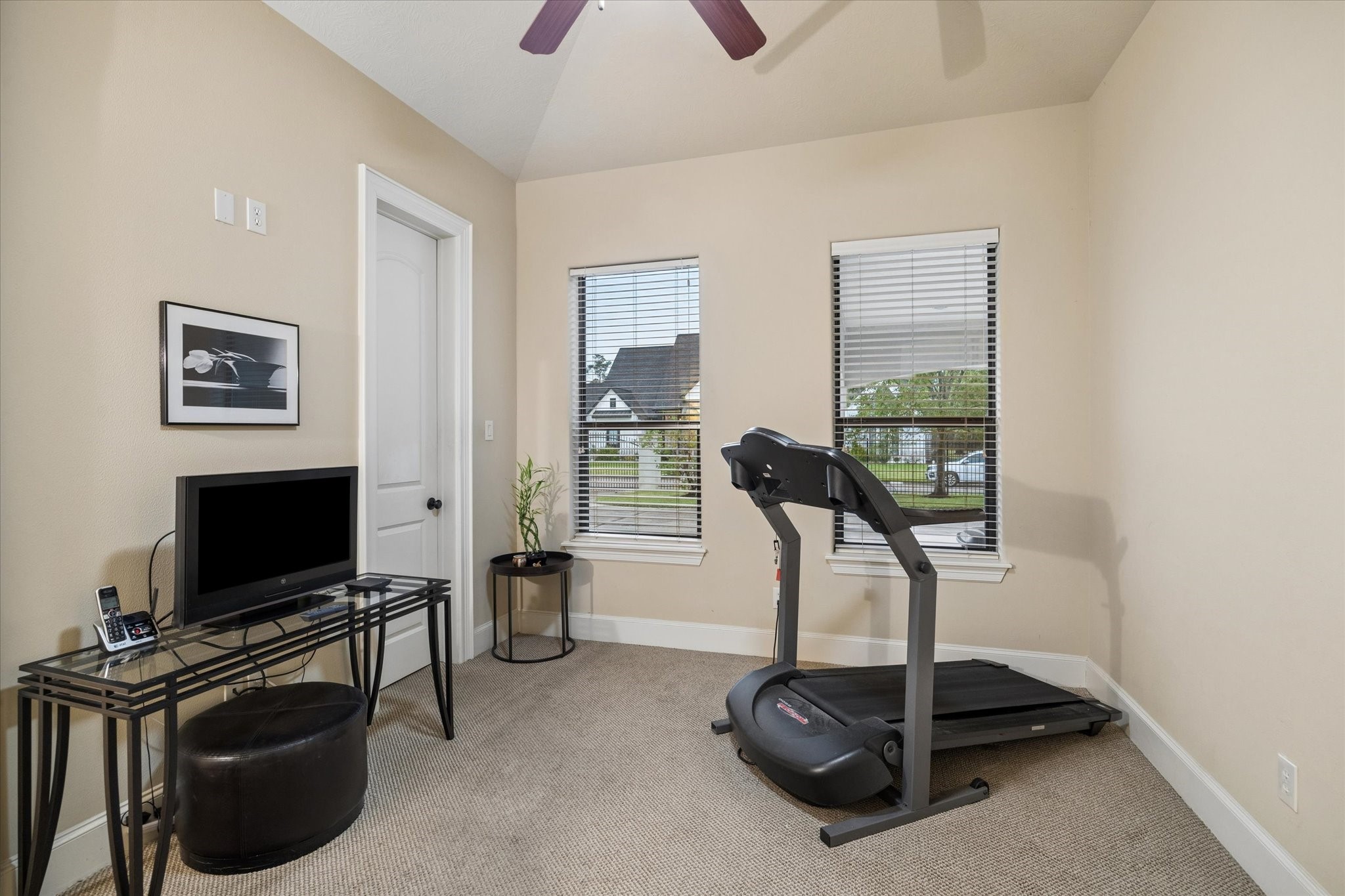 53 New Oak Trail Property Photo 18