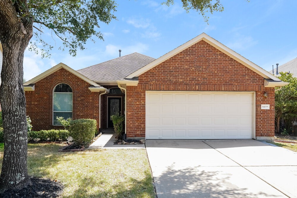 26019 Chapman Falls Drive Property Photo 1