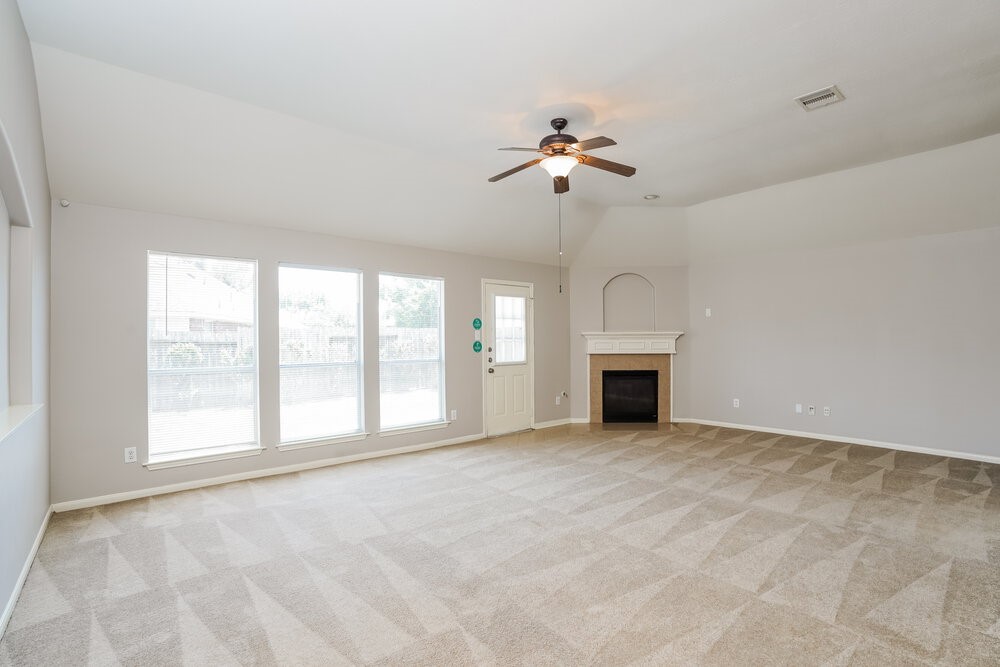 26019 Chapman Falls Drive Property Photo 4