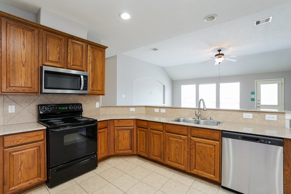 26019 Chapman Falls Drive Property Photo 8