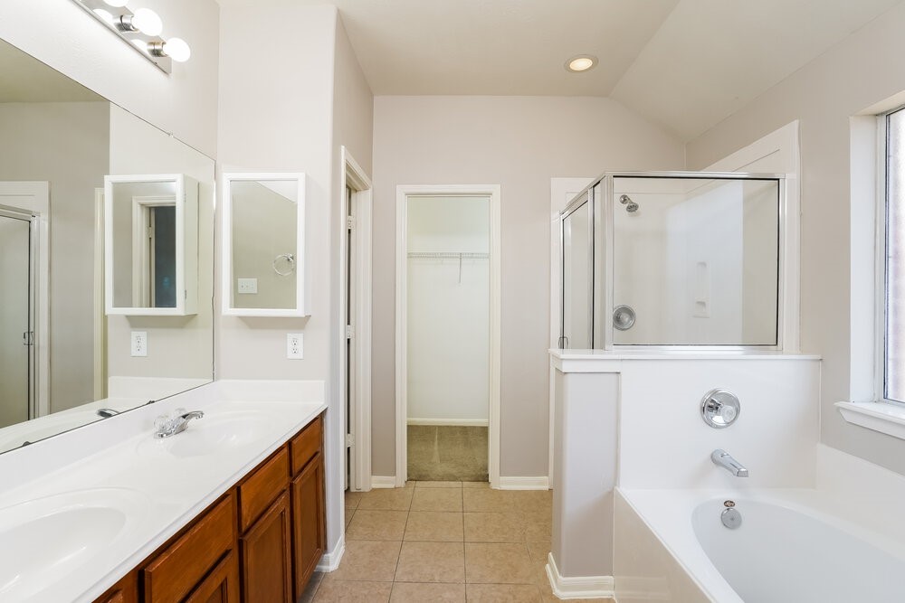 26019 Chapman Falls Drive Property Photo 11