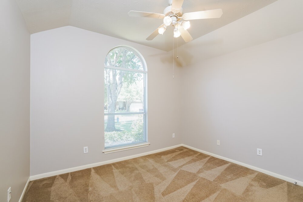 26019 Chapman Falls Drive Property Photo 12